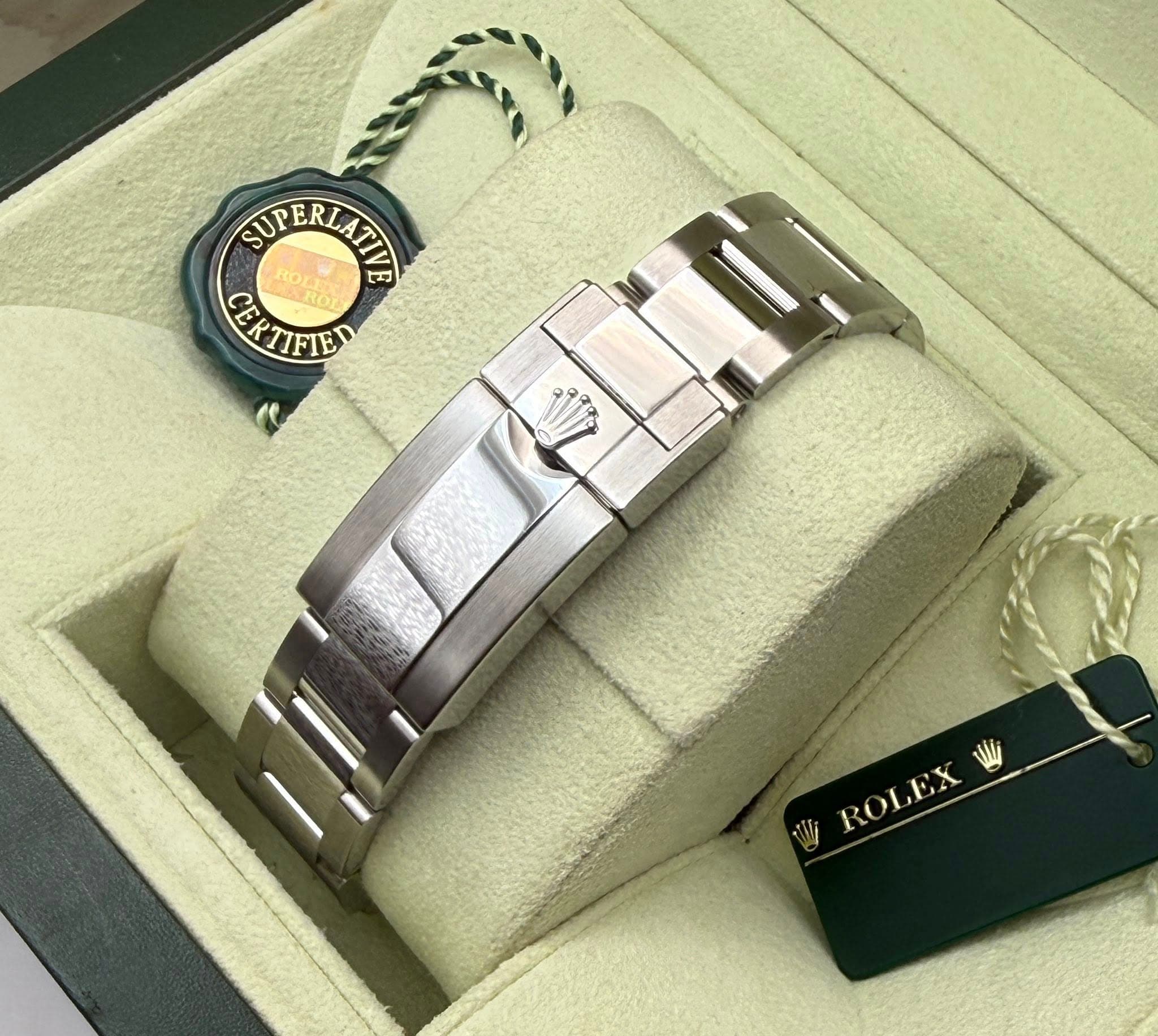 May be an image of digital watch, jewelry and text that says 'SUPERLATIE ದ SUP SUPER CERTIFIED xoA a1 4 ROLEX 4'