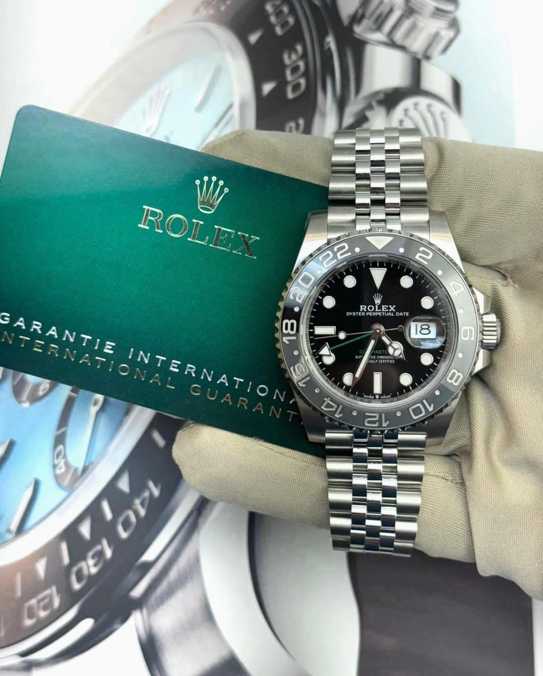 May be an image of wrist watch and text that says '2 4 ROLEX EV STERPER U袠 DATE ROLEX de 22 20 ARANTIE 18 - INTERNATION INTERNATIO 10 4 18 eTva 6 IIII 8 10 12 Orl CE CEI'