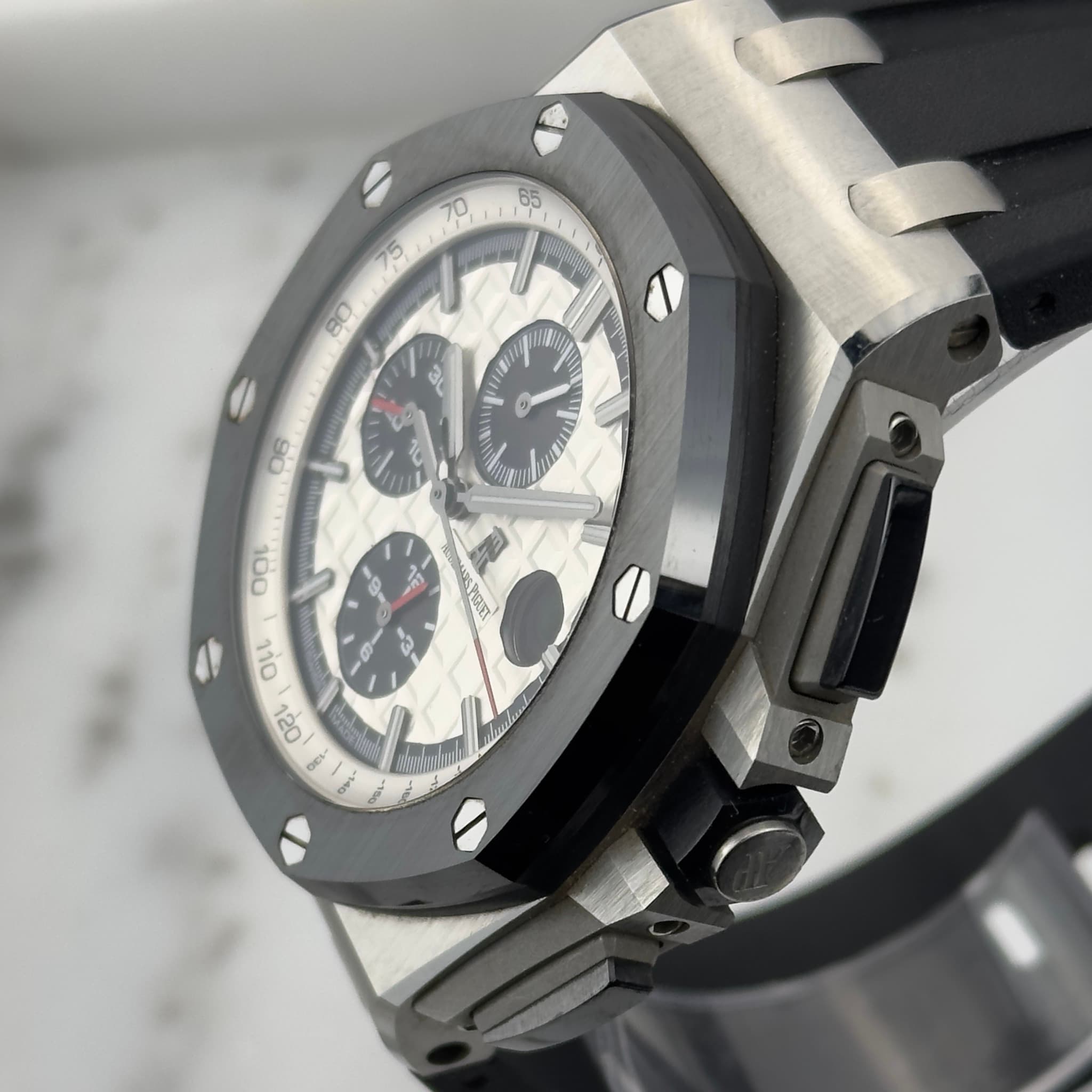 May be an image of wrist watch and text that says '65 70 75 / 20 H 2 3L 118/ ም/ 90 R 100 জয় '