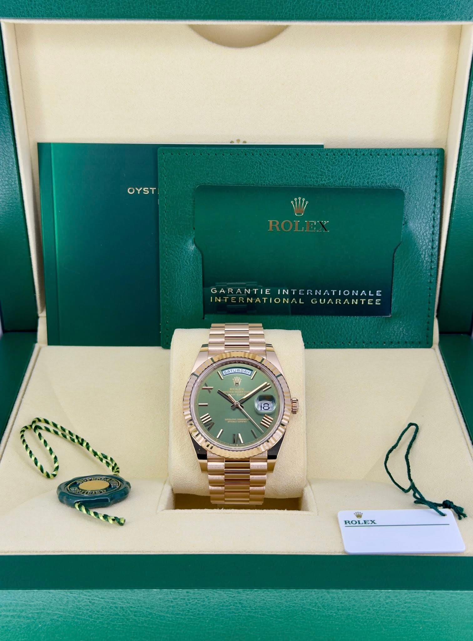 May be an image of wrist watch and text that says 'OYST E ONAL GUARANTEE GARANTIEINTERNATIONALE GARANTIE INTERNATIONALE IN INTERNATIONALGUARANTEE RNAT RNATIONAL REPEMRAC Wi II 18 =…