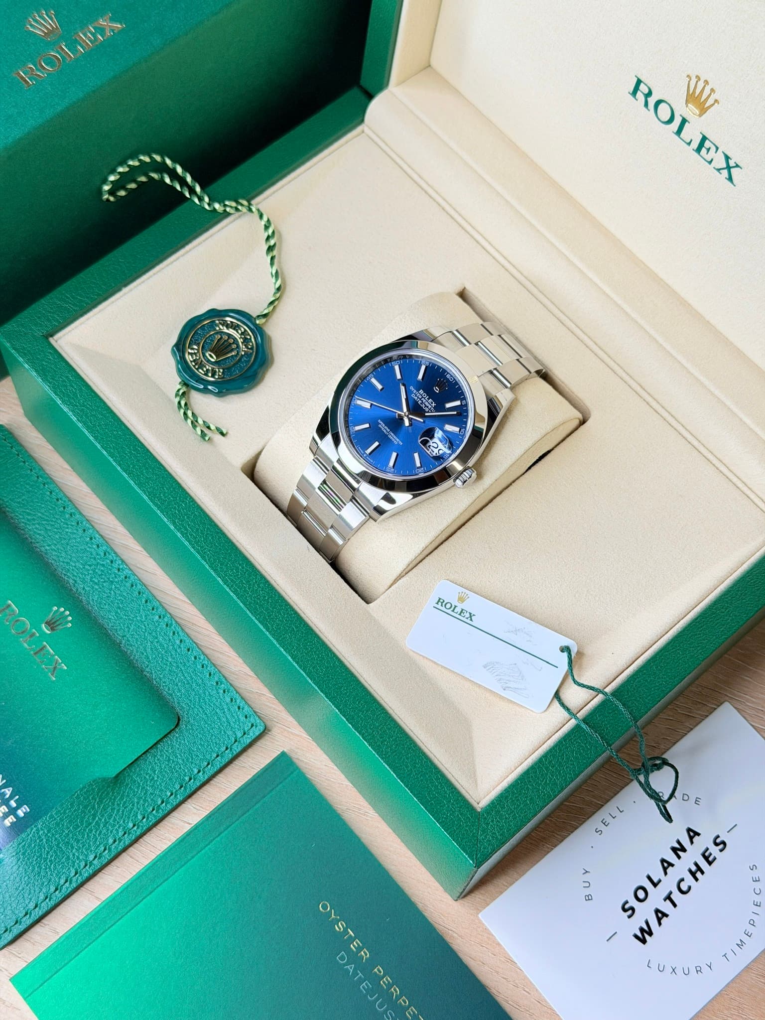 May be an image of wrist watch and text that says 'ROLNX RNOTANS AW ROLEX ROLEX 111 すえき えな米 45 2 1 ር5ክ 2 1 - A RO ROLEX OLEX F 興劇 SELL SOLANA WATCHES- BUY B ۷۷ ก8 LUXURY OYSTERPERP…