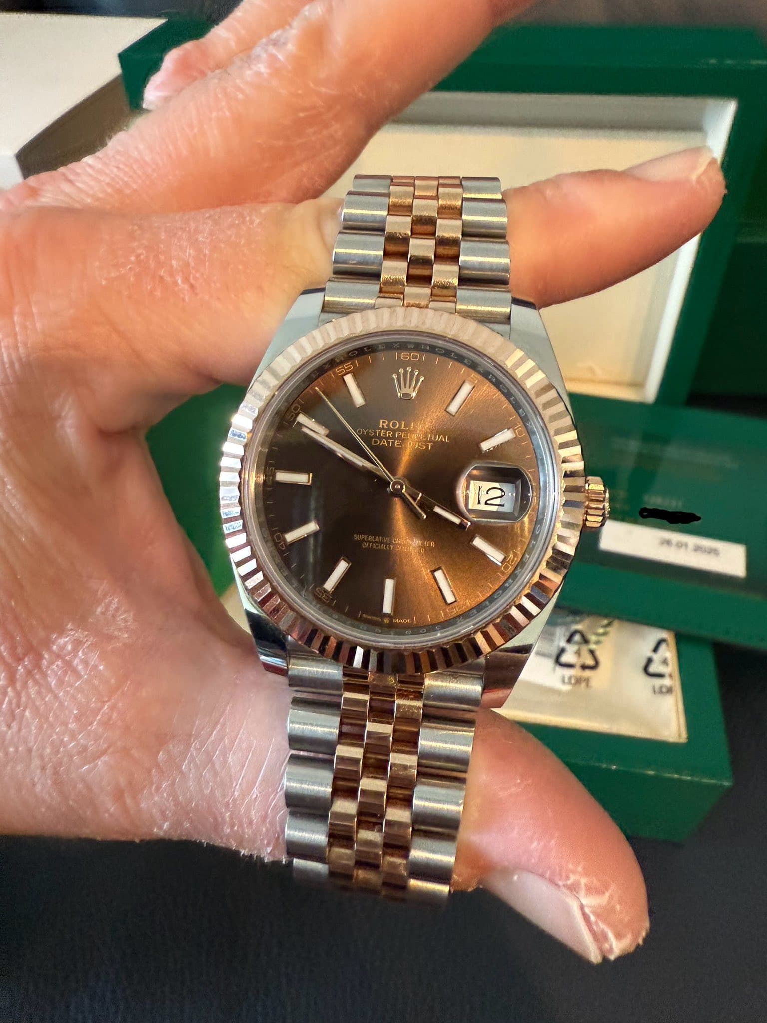 May be an image of wrist watch and text that says '60 W ROLI ማ ATE TUAL 12 mUI 0501 200s رت ج ٢ے LOPE سف'
