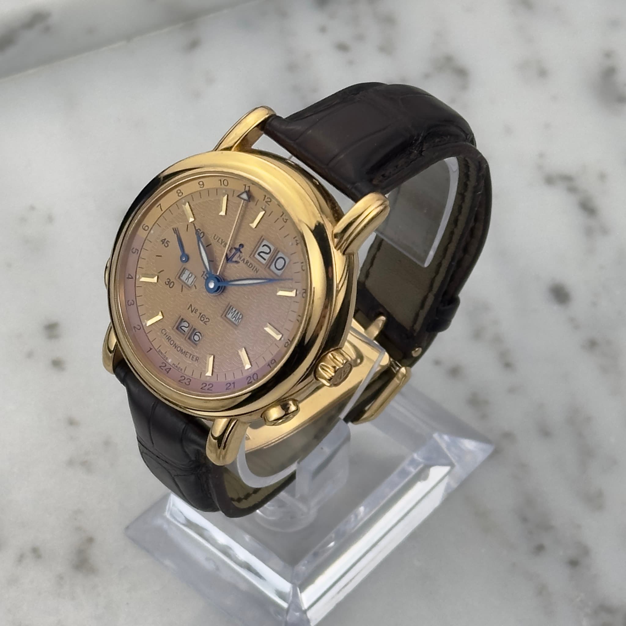 May be an image of wrist watch and text that says '8 6 2ี5 9 9 10 ١ 12 12 1 ULY PHAK IN 20 2 I 富 0 30 R 8162 MAR 26 RONOMETER 6 ml METER'