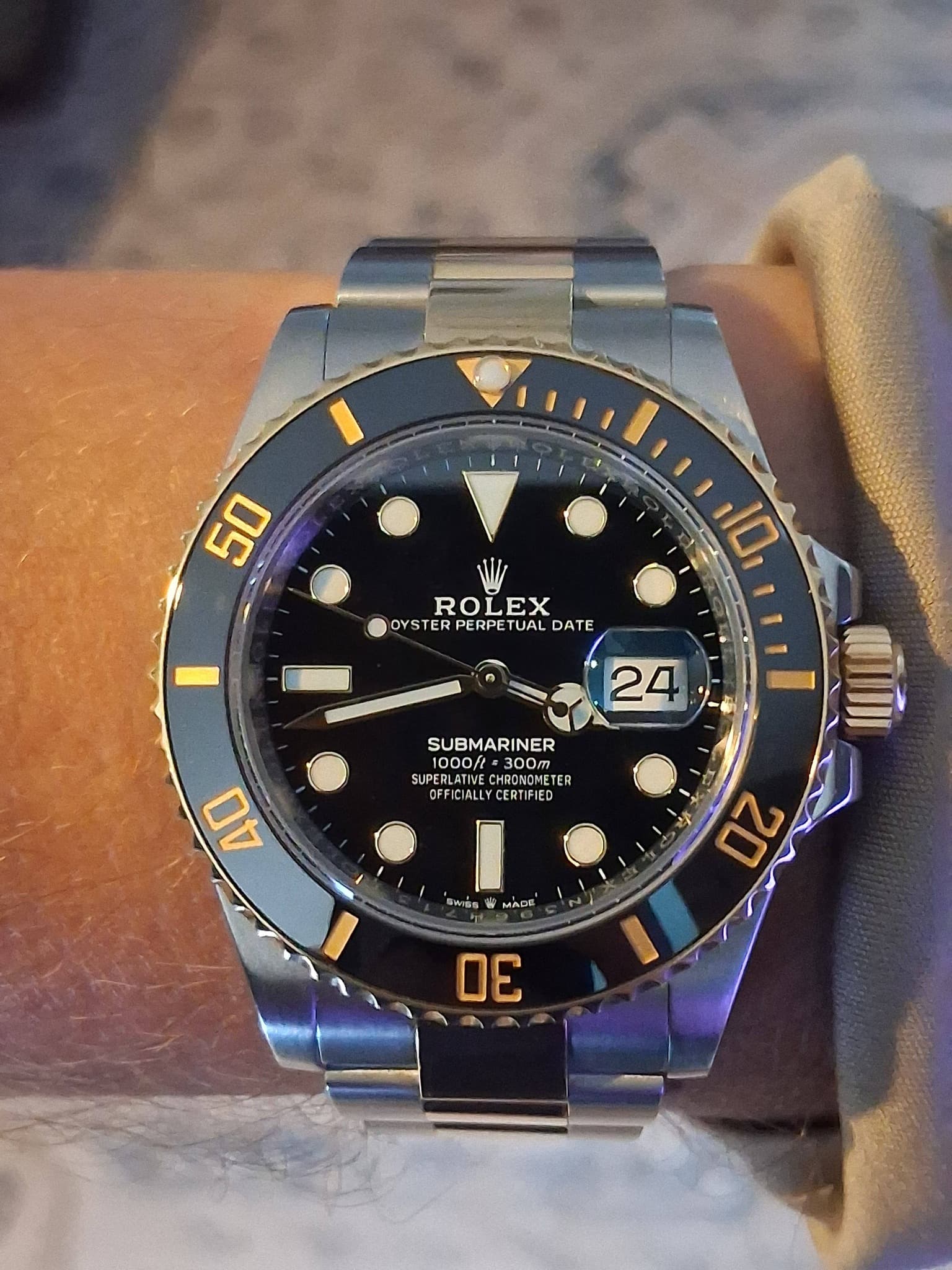 May be an image of digital watch and text that says '50 ROLEX EX ROL OYS OYSTER TER OYSTERPERPETUALDATE ER PERPE PERPETUAL TUA TUAL DATE 10 24 SUBMARINER 1000ft 300m SUPERLATIVE…