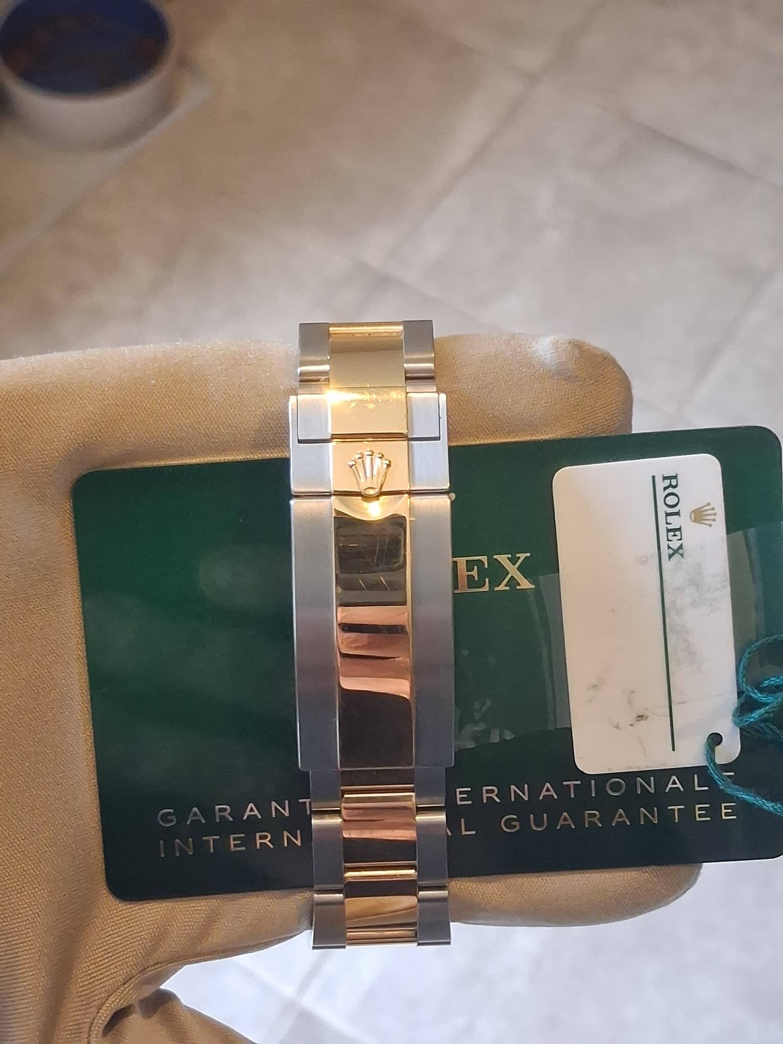May be an image of wrist watch and text that says 'ไช C ROLEX WI EX GABANT ERN ERNATIONA ERNAT NTE NTEE E E'
