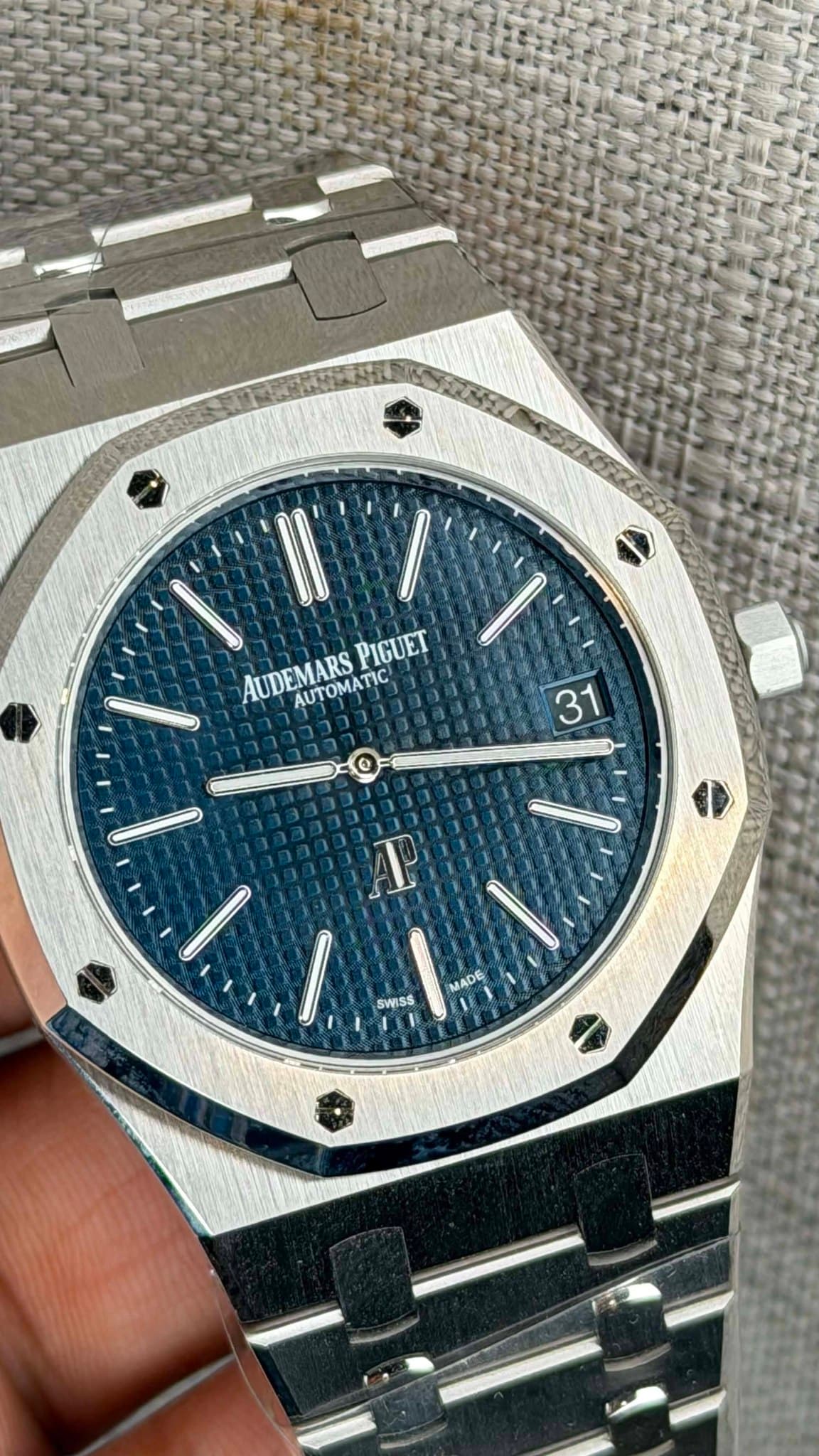 May be an image of wrist watch and text that says 'PIGUET AUDEMARS AUTOMATIC 31 0 A MADE SWISS'