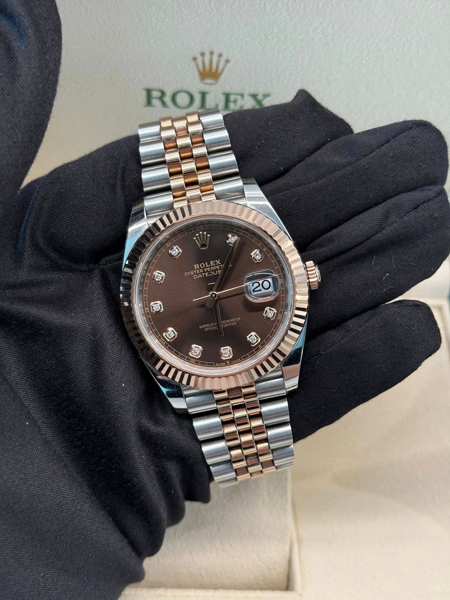 May be an image of wrist watch and text that says 'ROL ROLEY EX 代 DATEJU WITI 20 ดา Q0 4'