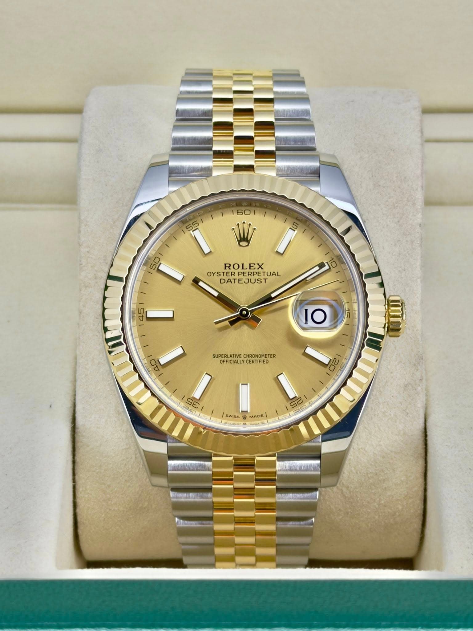 May be an image of wrist watch and text that says 'S5 60 W 5 50 ROLEX OYSTER DATEJUSTUAL TERPERPET RPETU JAL DAT DATEJUST EJUST SUPERLATIVE SP S.PERLATIVECHRONOMETER CHRONOMETER…