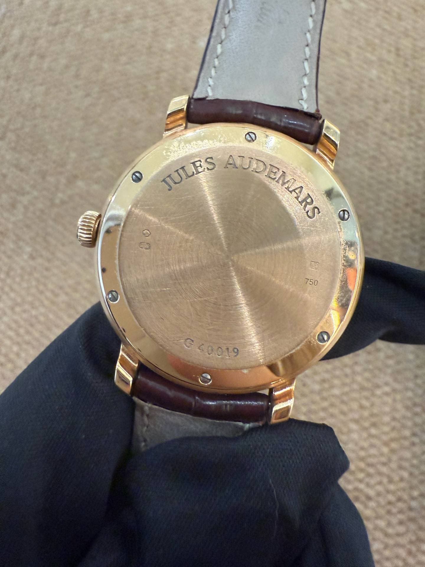 May be an image of wrist watch and text that says 'JULES AUDEMARS DEMARS ARS ن 750 G<0019 G'