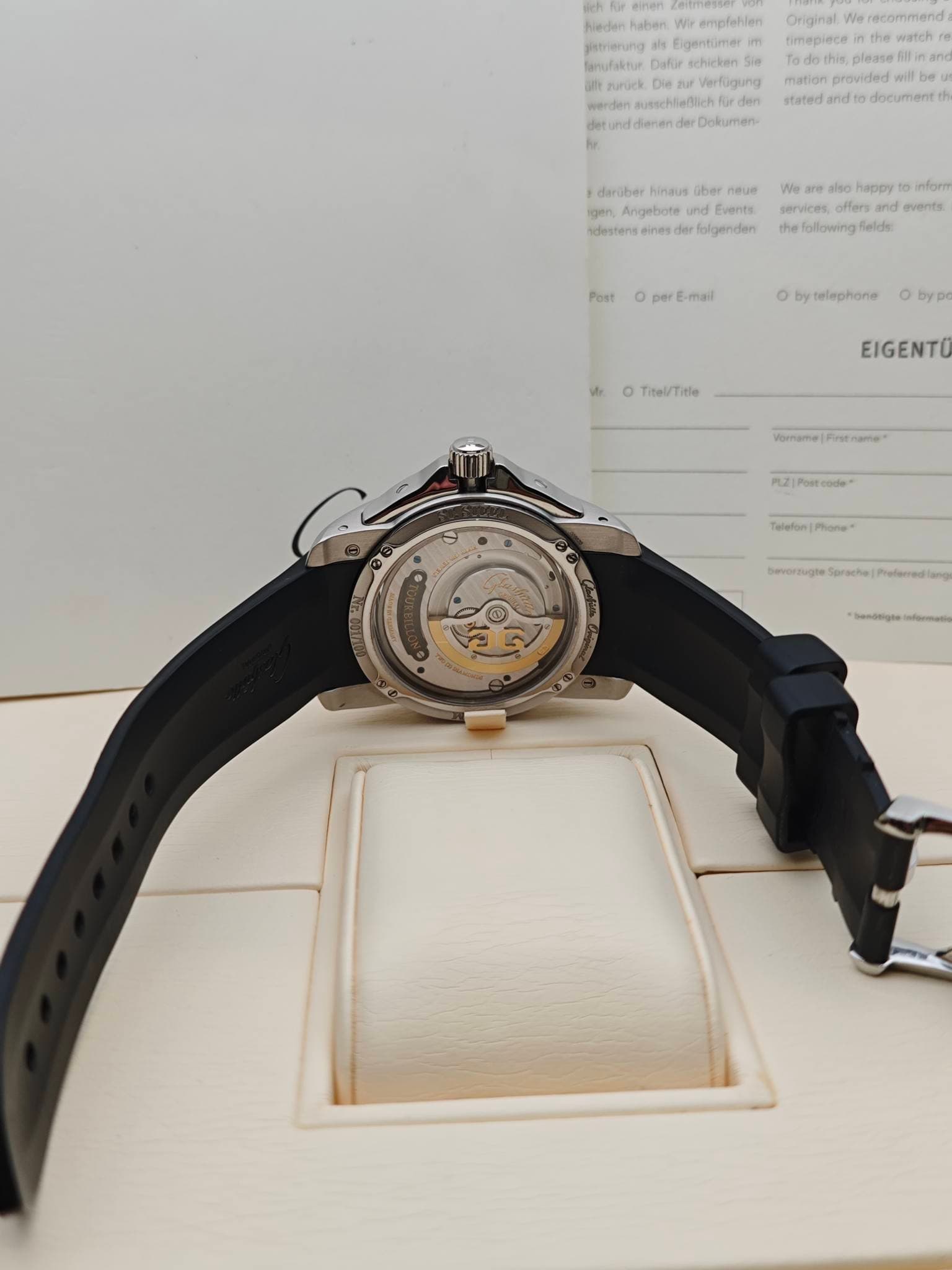 May be an image of digital watch and text that says 'einen iman7 Original igentumer Dafur Purtrk Verfugung sschleBlich den fer recommend watch please and mation provided stated…