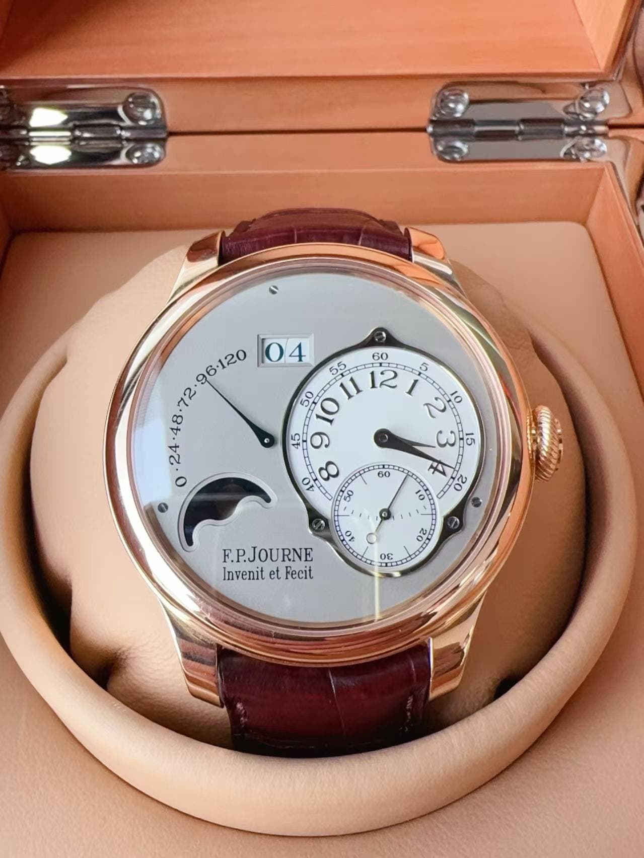 May be an image of wrist watch and text that says ' I ထ 8 ف 60 nи 2 10 0 0 or 0 ሃባ 20 F.P.JOURNE Invenit et Fecit 30 H'