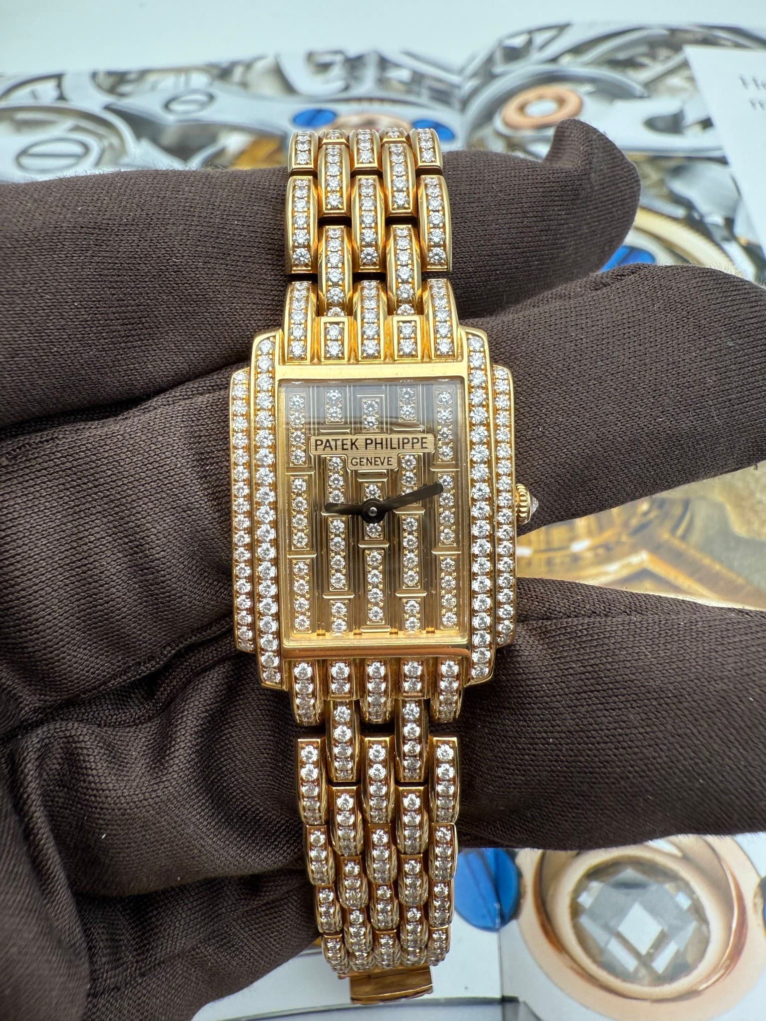 May be an image of wrist watch, jewelry and text that says 'PATEKPHILIPPE PATEK PHILIPPE it GENEVE O'