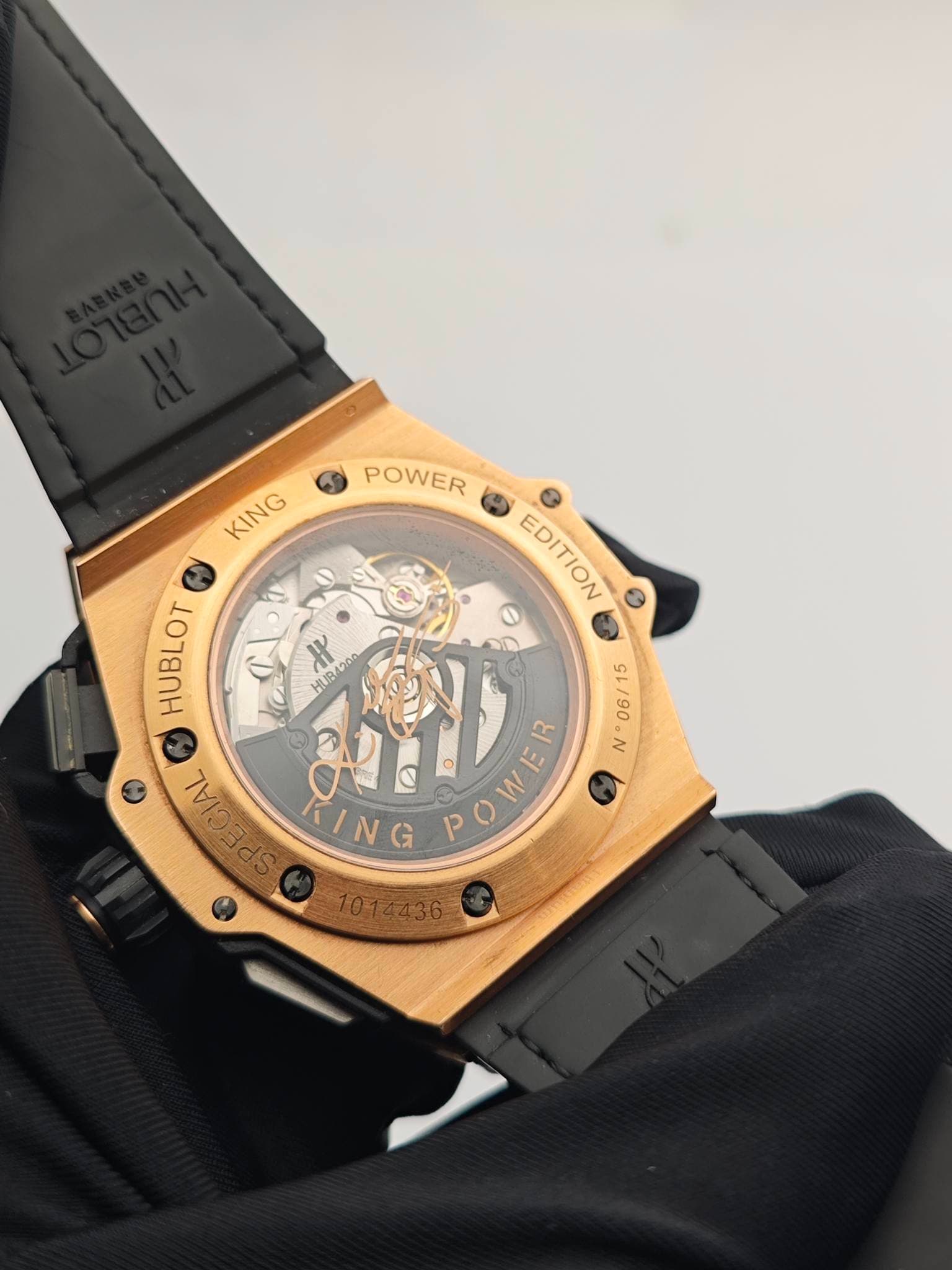 May be an image of wrist watch and text that says 'POWER KING KING + EDITION HUBLOT O It HUBAD HUP 34200 CIAL WEL N RING ርኑ ل /90 N'