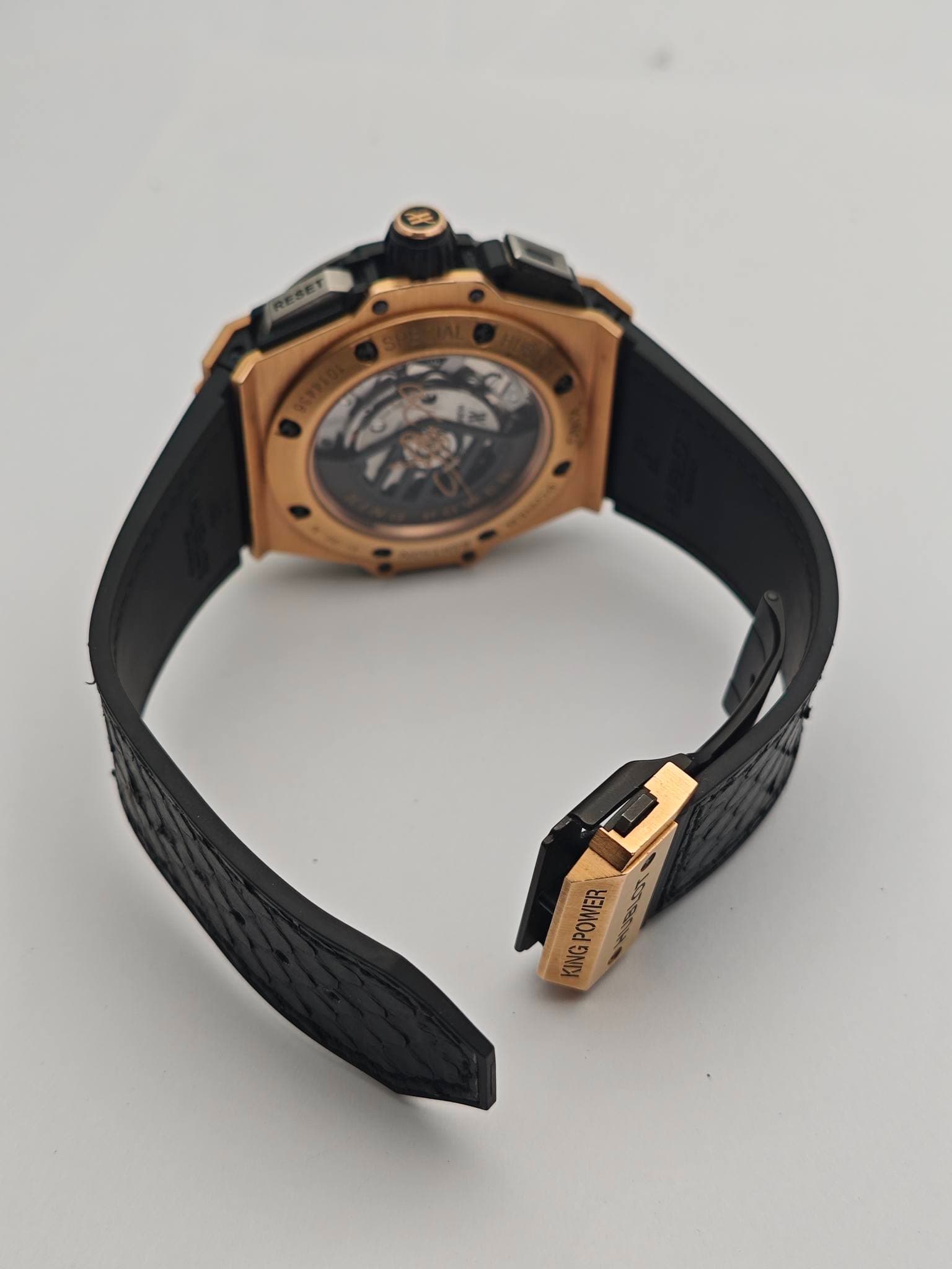 May be an image of digital watch and text that says 'POWER KINGPOWER eS'