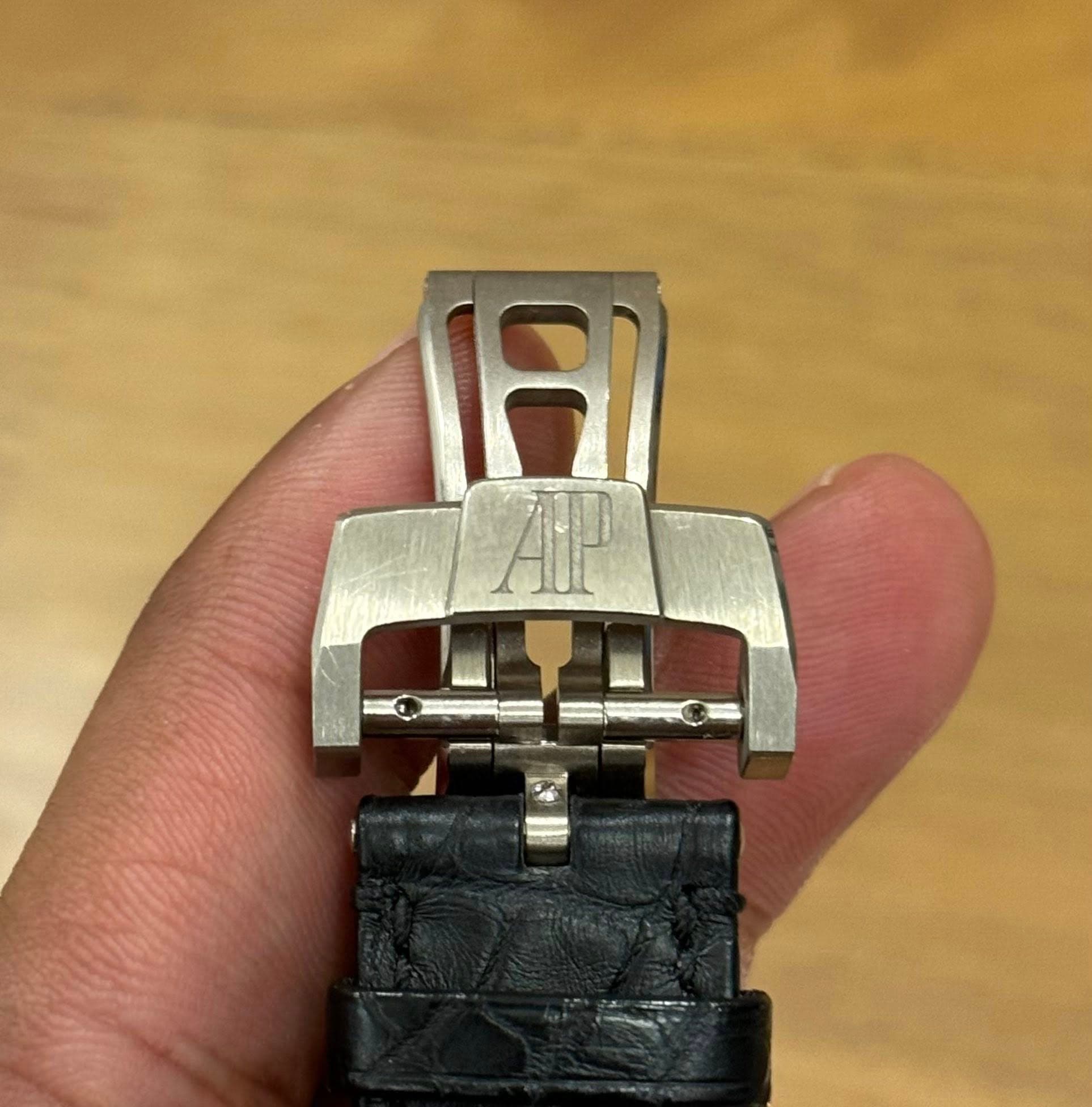 May be an image of wrist watch and text that says 'H AP'