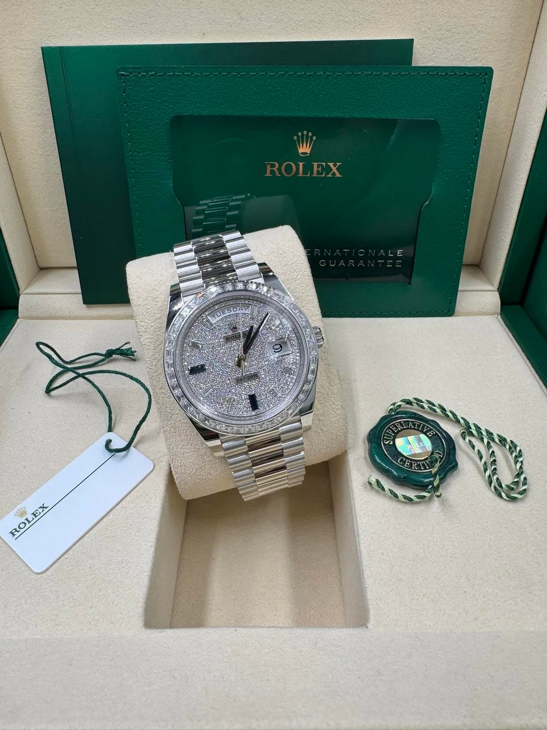 May be an image of wrist watch and text that says 'm LEX ززا in 12 1 23 ROLE RO EX'