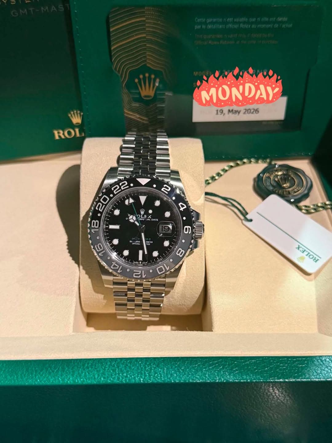 May be an image of wrist watch and text that says 'ROL MONDAY 19,May2026 19, May 2026 ב 22 20 00 A DATE DATE HISNO 6 ب XAIOM XITOH'