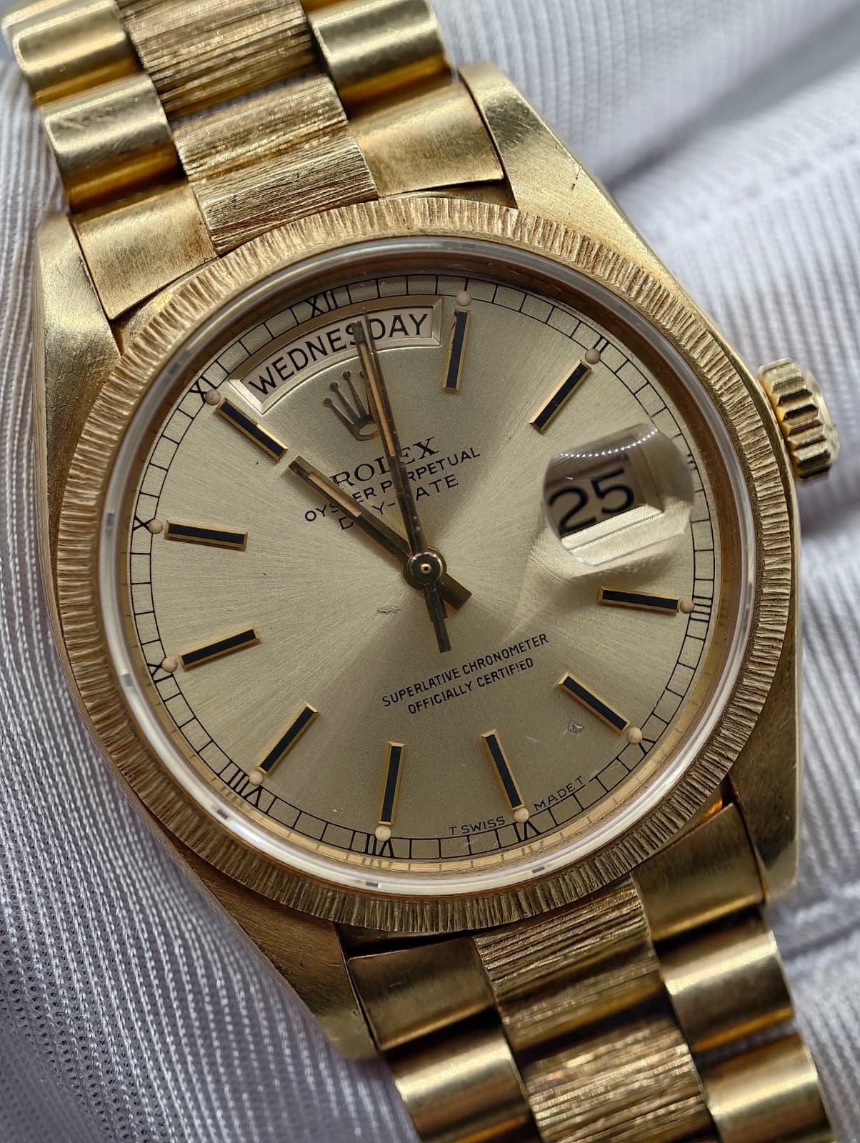 May be an image of wrist watch and text that says 'VEDNES WEDNES DAY WEDNESPAY y E'