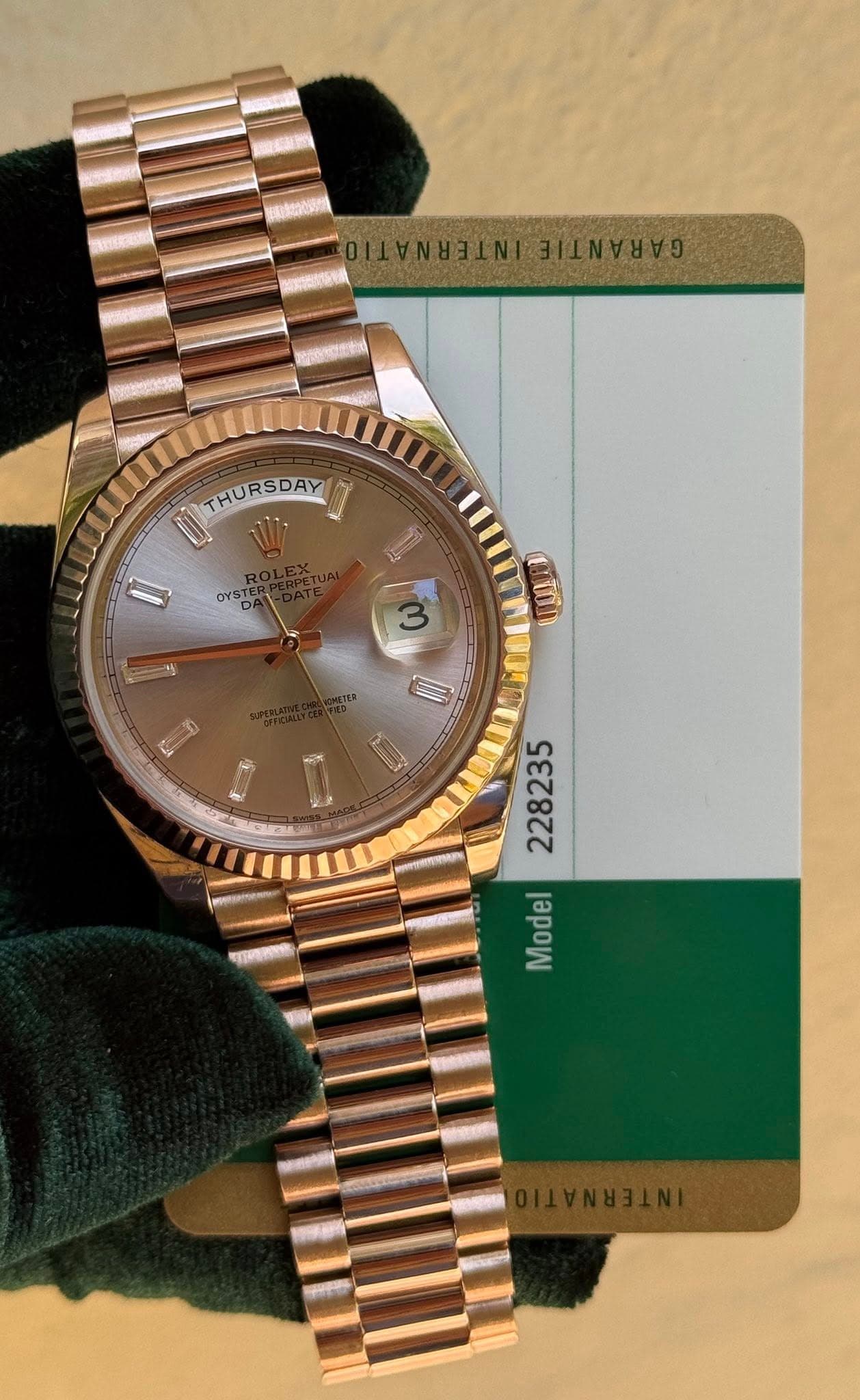 May be an image of wrist watch and text that says 'THU THURSDAY THURSDAY OYS oYsDA II الو ل Model'