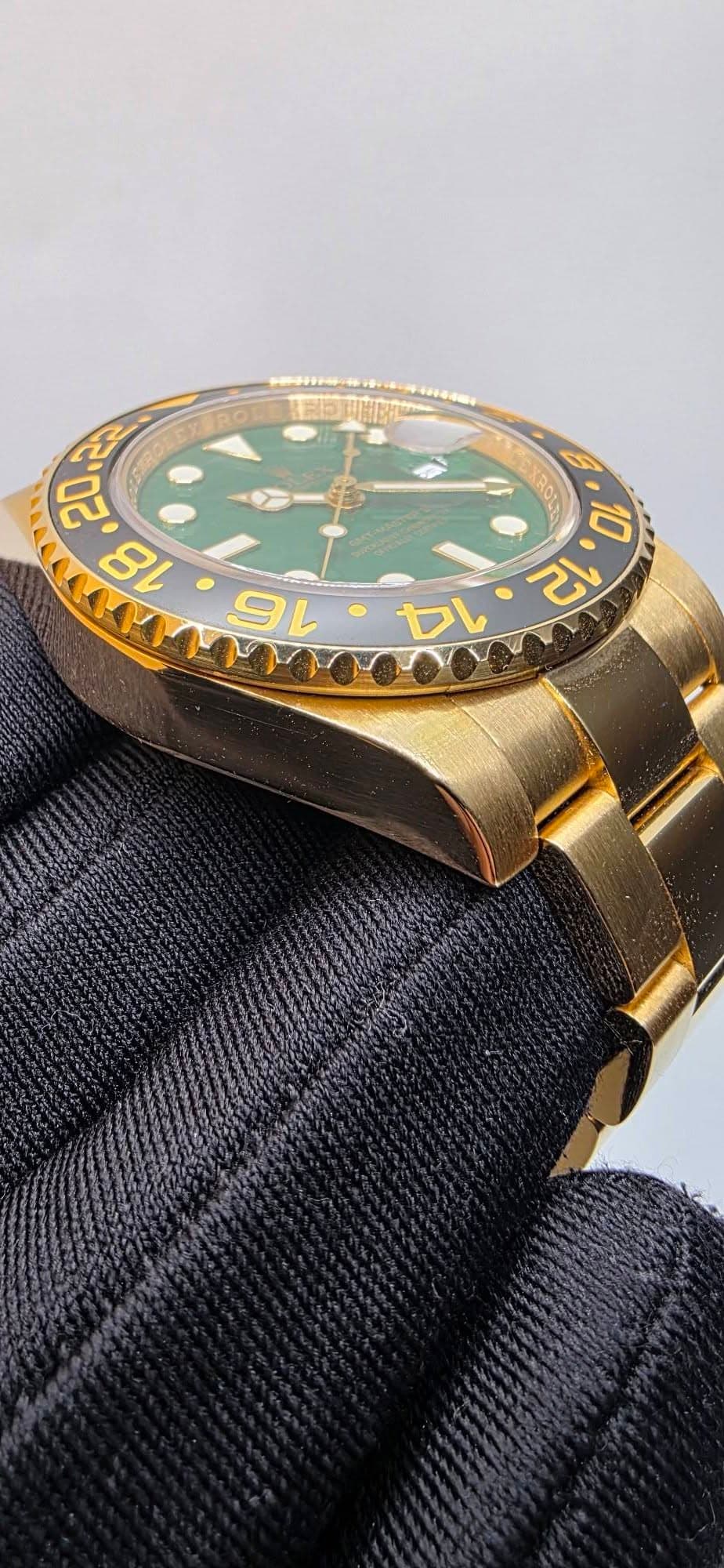 May be an image of wrist watch and text that says 'RO 28 20 18 乾 12 10・12 2O 10, タレ 14'