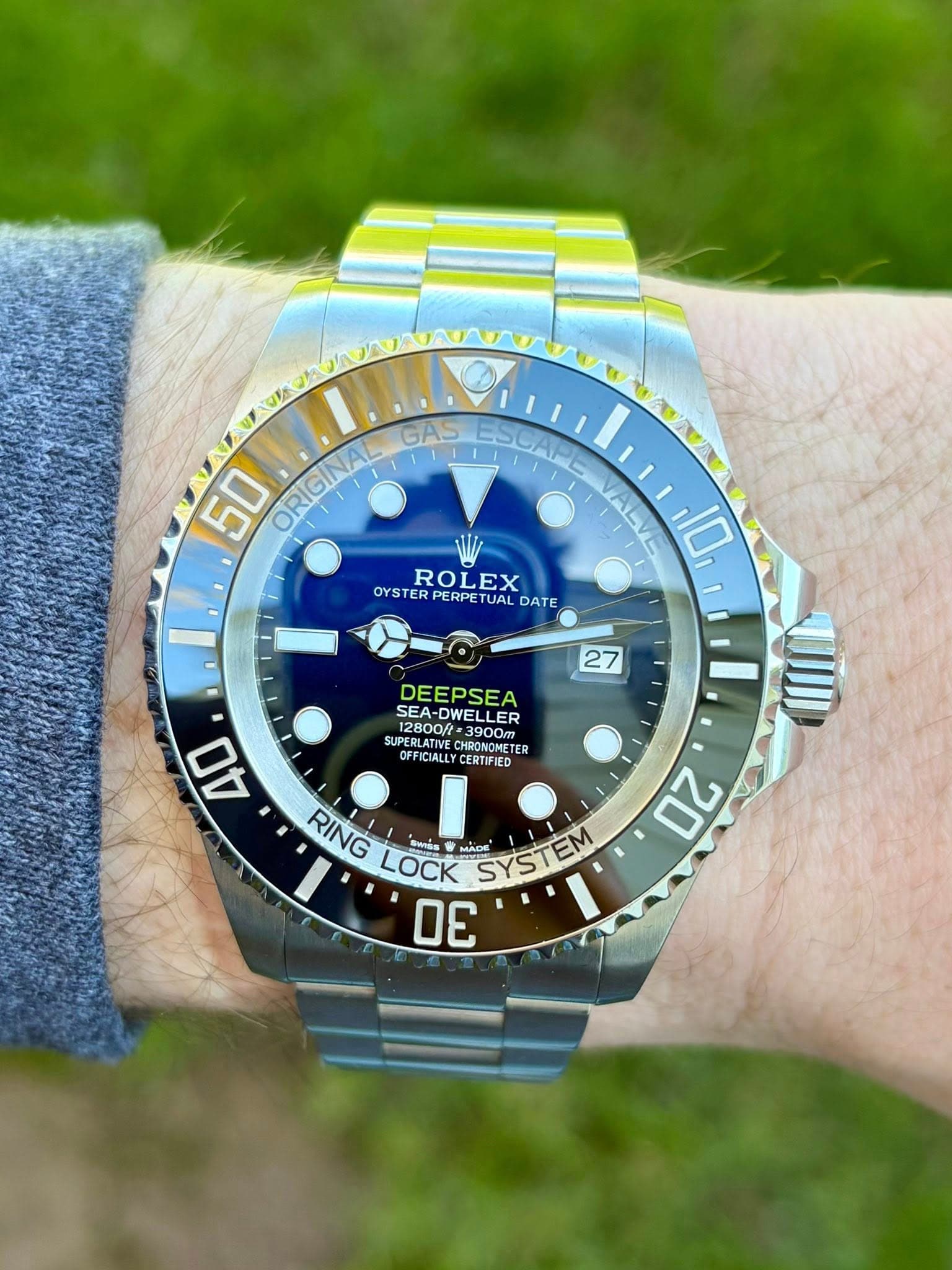 May be an image of wrist watch and text that says 'GAS ESCAPE 50 ORIGINA ROLEX OYSTER PERPETUAL OYSTERPERPETUALDATE DATE 10 ١ 27 DEEPSEA SEA- SEA-DWELLER ER LLER SUPEBLATINE…