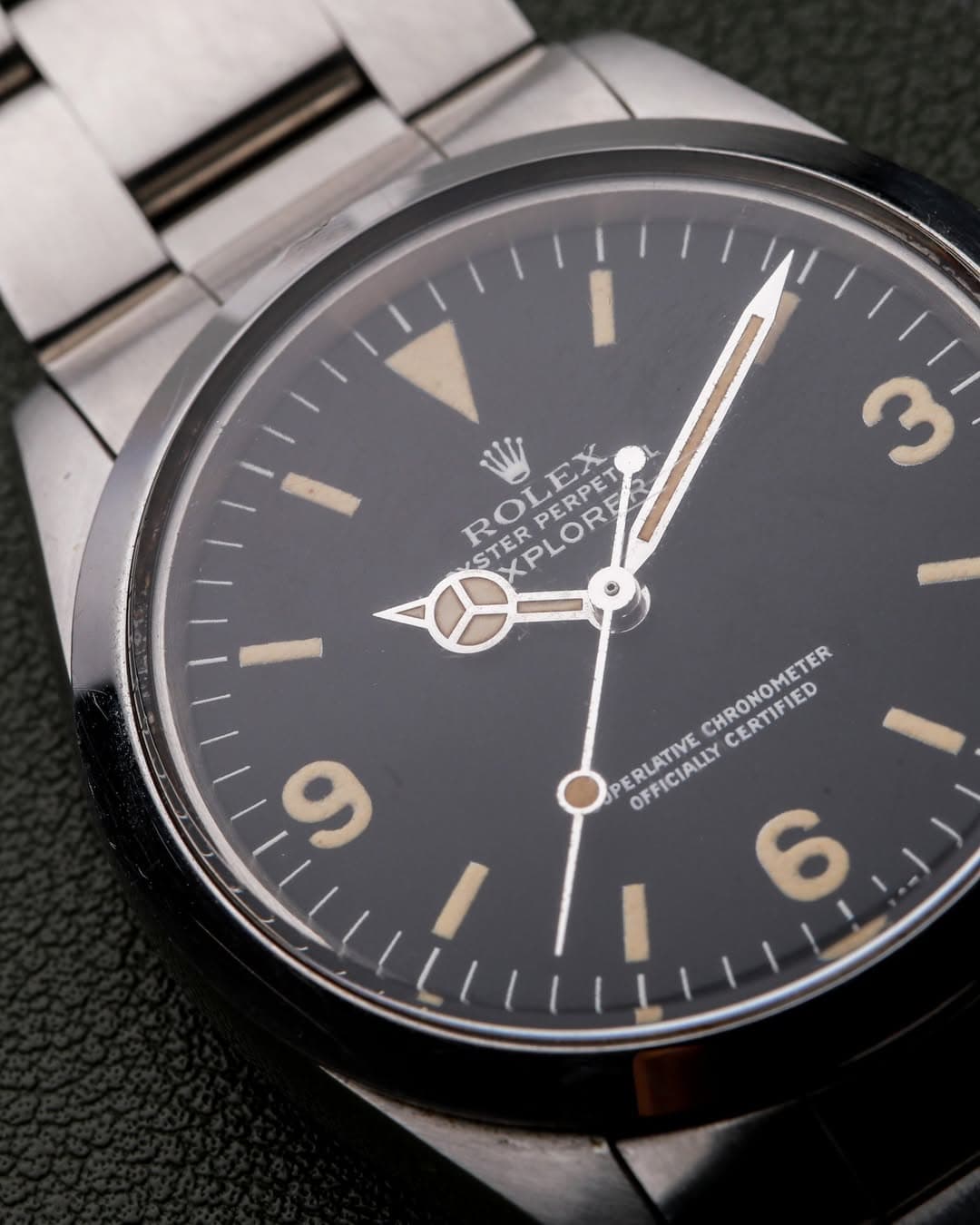 May be an image of wrist watch and text that says 'ROLEX PERPET XPLORE EX R TER XPI XPLORI 代 л A PERP OMET ERPET 3 ග CHRONOMETER CERTIFIED PERLATIVE OFFICIALLY 6'