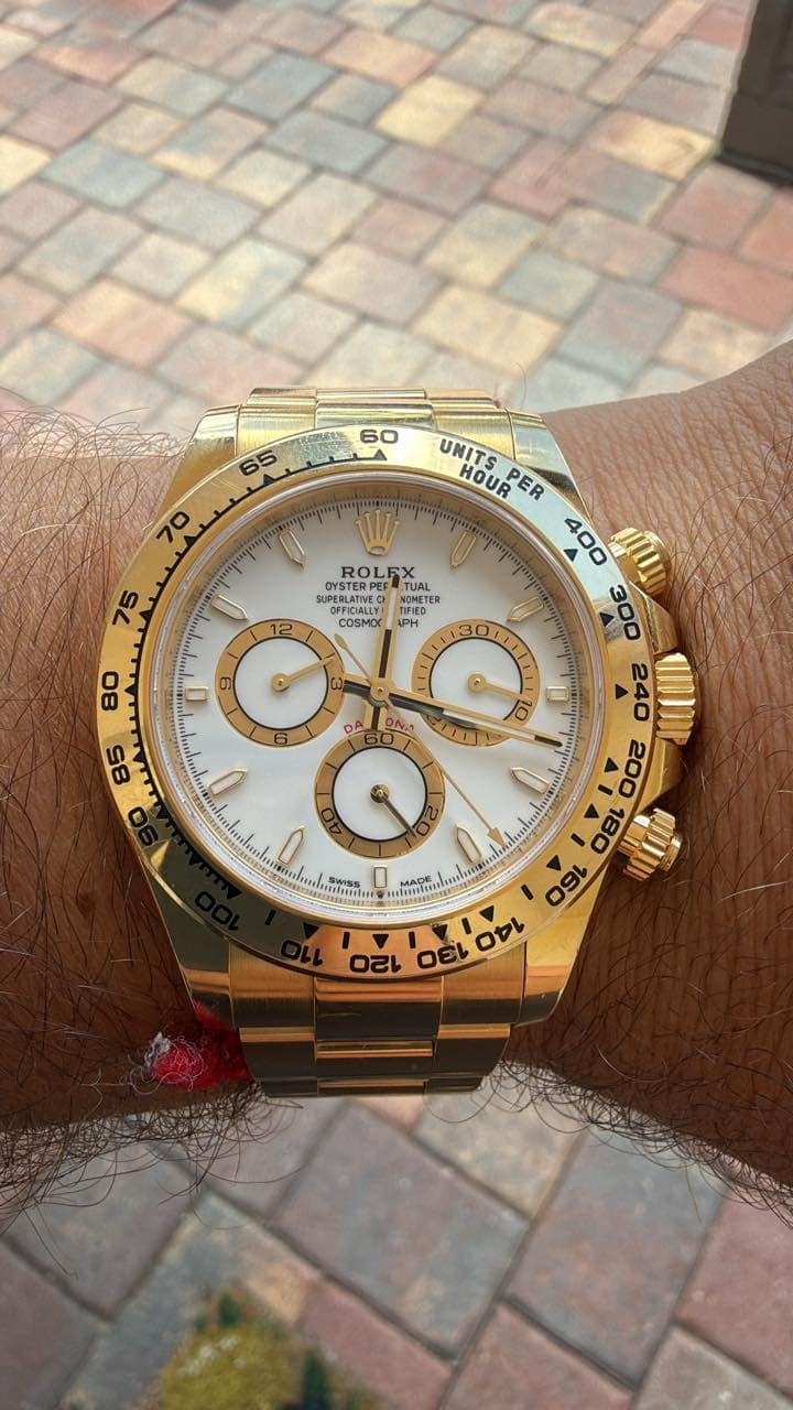 May be an image of wrist watch and text that says ' ROLFX ATUAL ROLI OYSTER OYSTERP CNNTER TUAL SUPERLATINE PEBLATNE DEFICINEY NOMETER OMETER OPFICIALLY COSMOX 12 PH 6 1/ 80 85…