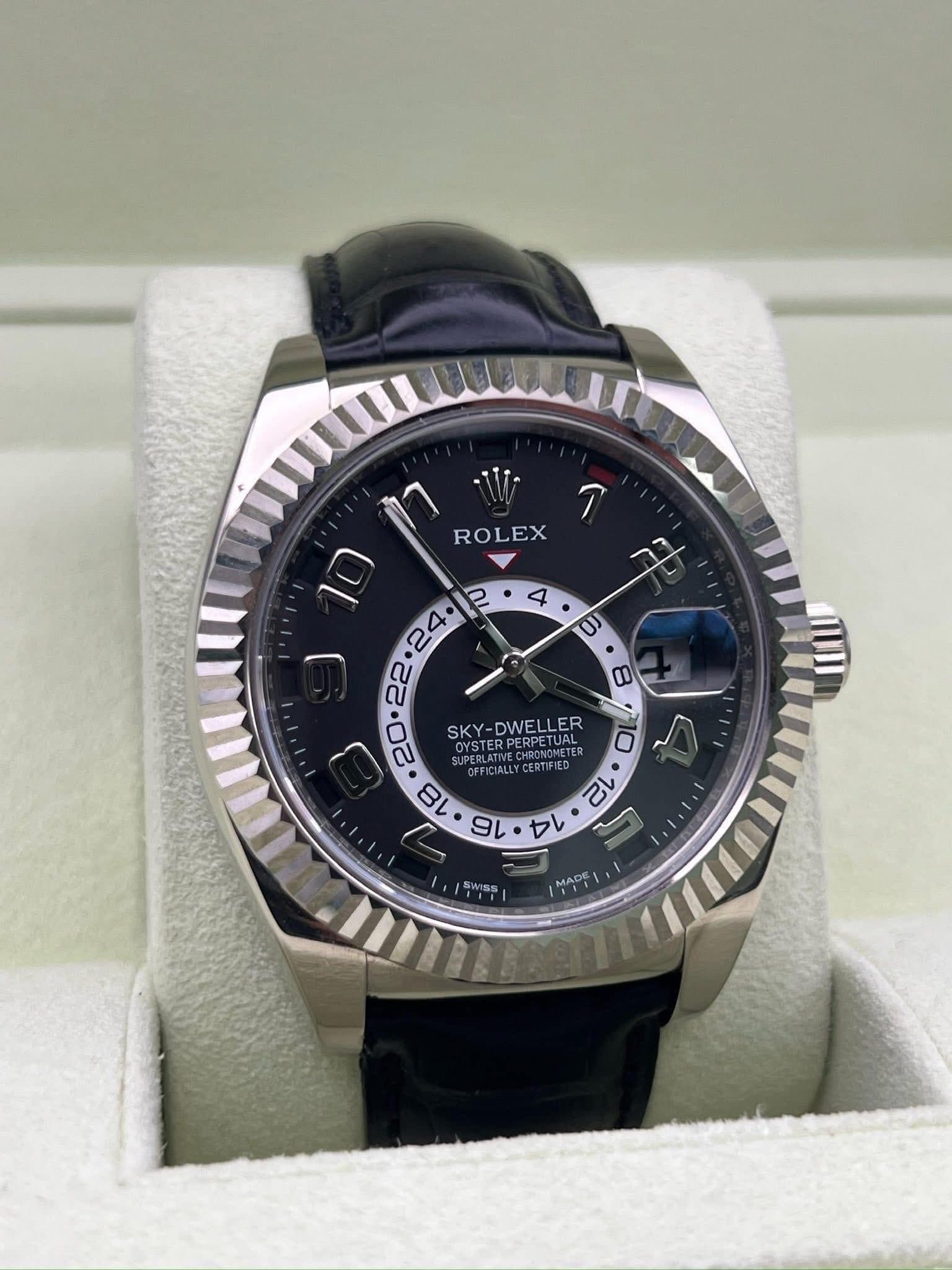 May be an image of wrist watch and text that says '-1i 6 T ROLEX . SKY-DWELLER LER OYSTERPERPETUAL PERPETUAL OFFICIALLYCERTIFIE RUN CERTIFIEO 18 20 16 スァ '70E 10'