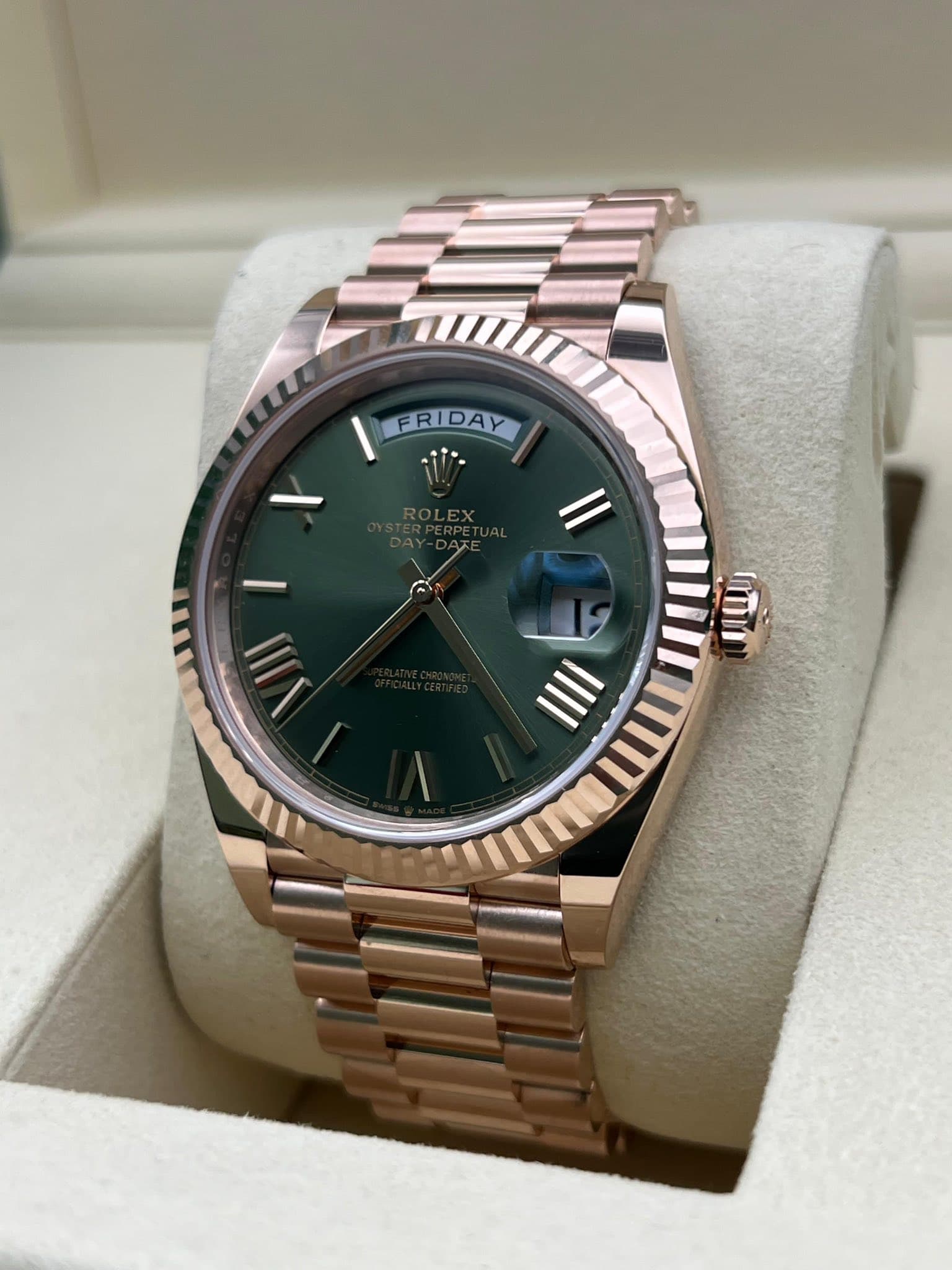May be an image of wrist watch and text that says 'ท FRIDAY /l mI VIII O III'