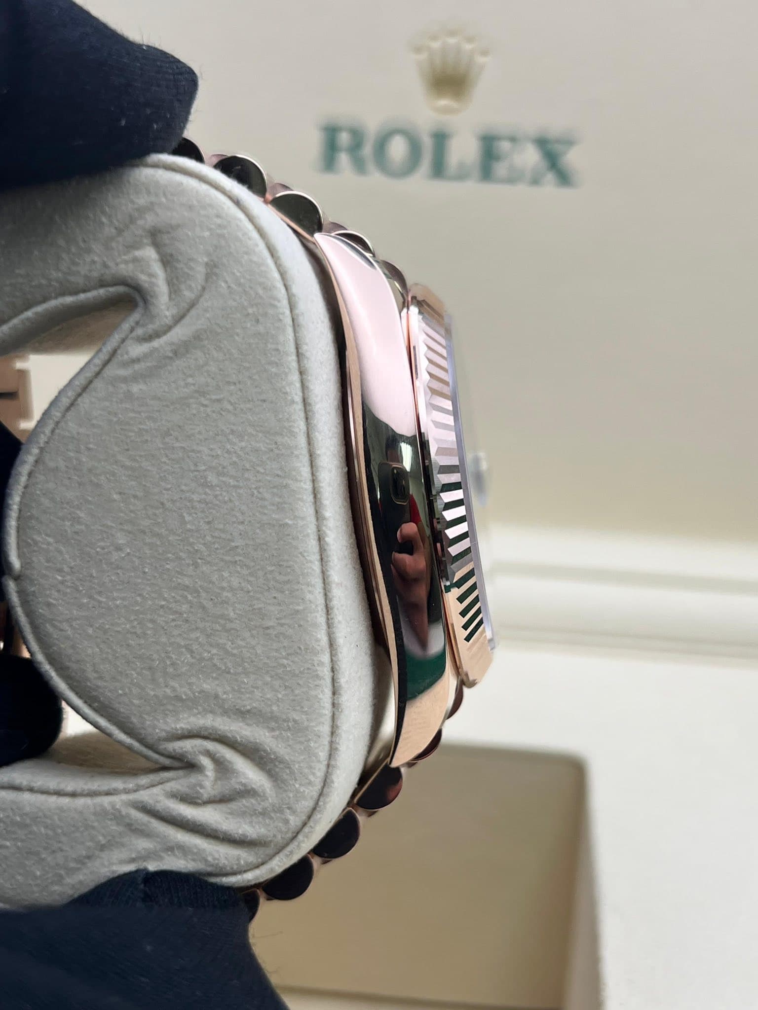 May be an image of wrist watch and text that says 'ROLEX UII'