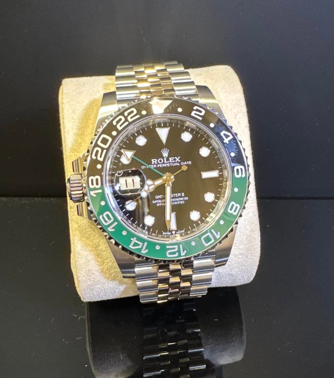 May be an image of wrist watch and text that says '2 22 20 ပ 4 RO ROLEX ROLEXDATE LEX aY STE PERPETUAL DATE 18 6 GMT- PERN PERLAT TERE HRBNONETE TOFID 16 14 8 ኔ 10 سلسه ممانی…