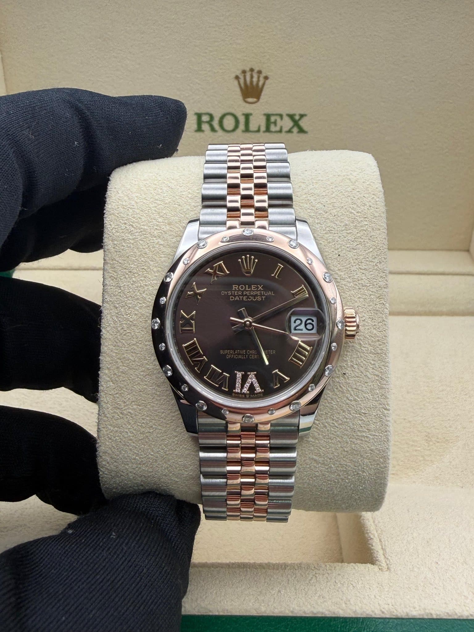 May be an image of wrist watch and text that says '1117 ROLEX o 紙 ๙ o Cy m ጠለፍ IIII ® 26 mm E 飲式'