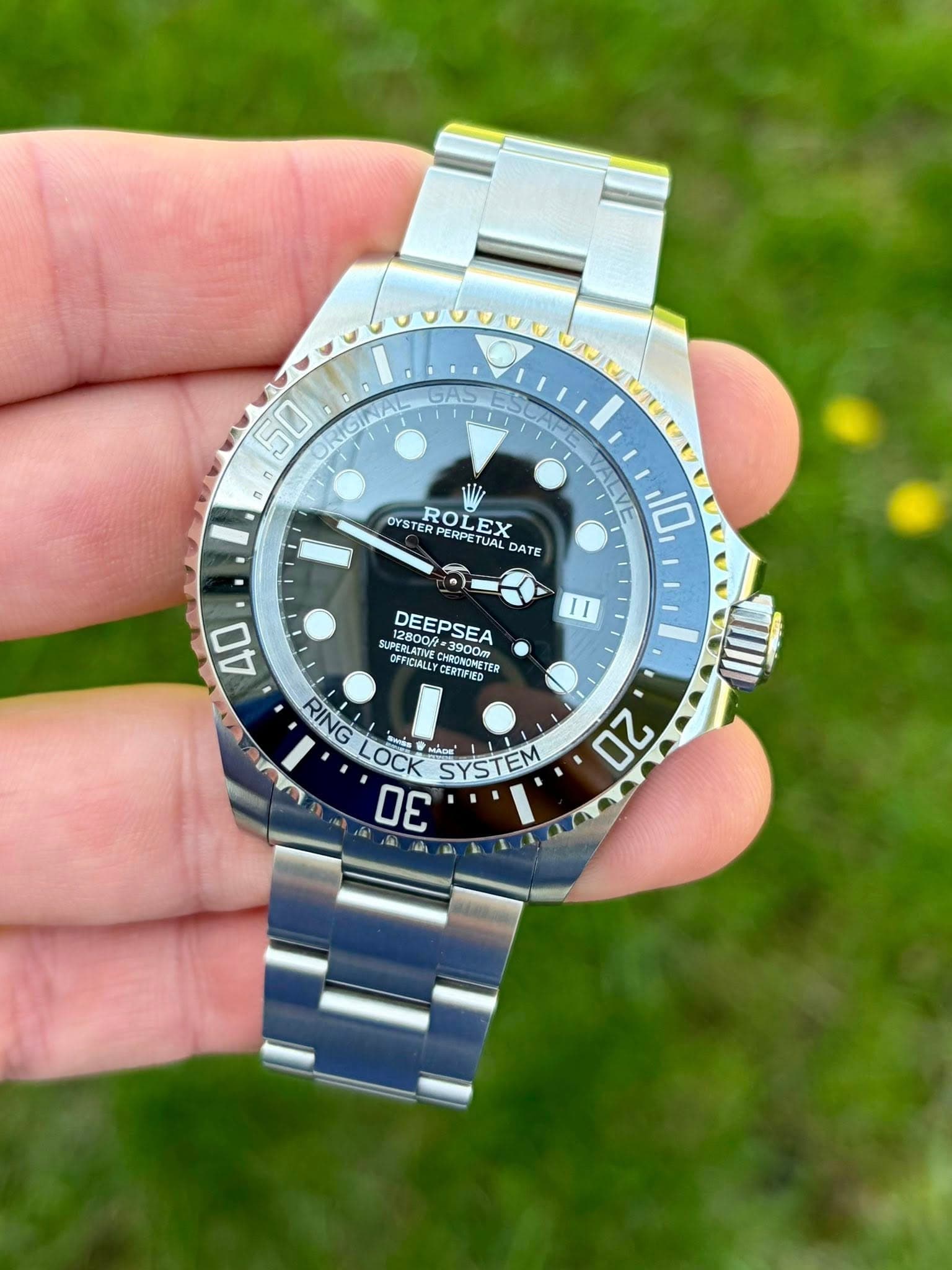 May be an image of wrist watch and text that says '50 ALSINA GINAL GAS 0 OYST STERPERPETU ROLEX PERPE LEX UAL DATE 10 40 O1- 12800 DEEPSEA 8008=3900m 3900- 3900m SUPERLATIVE…
