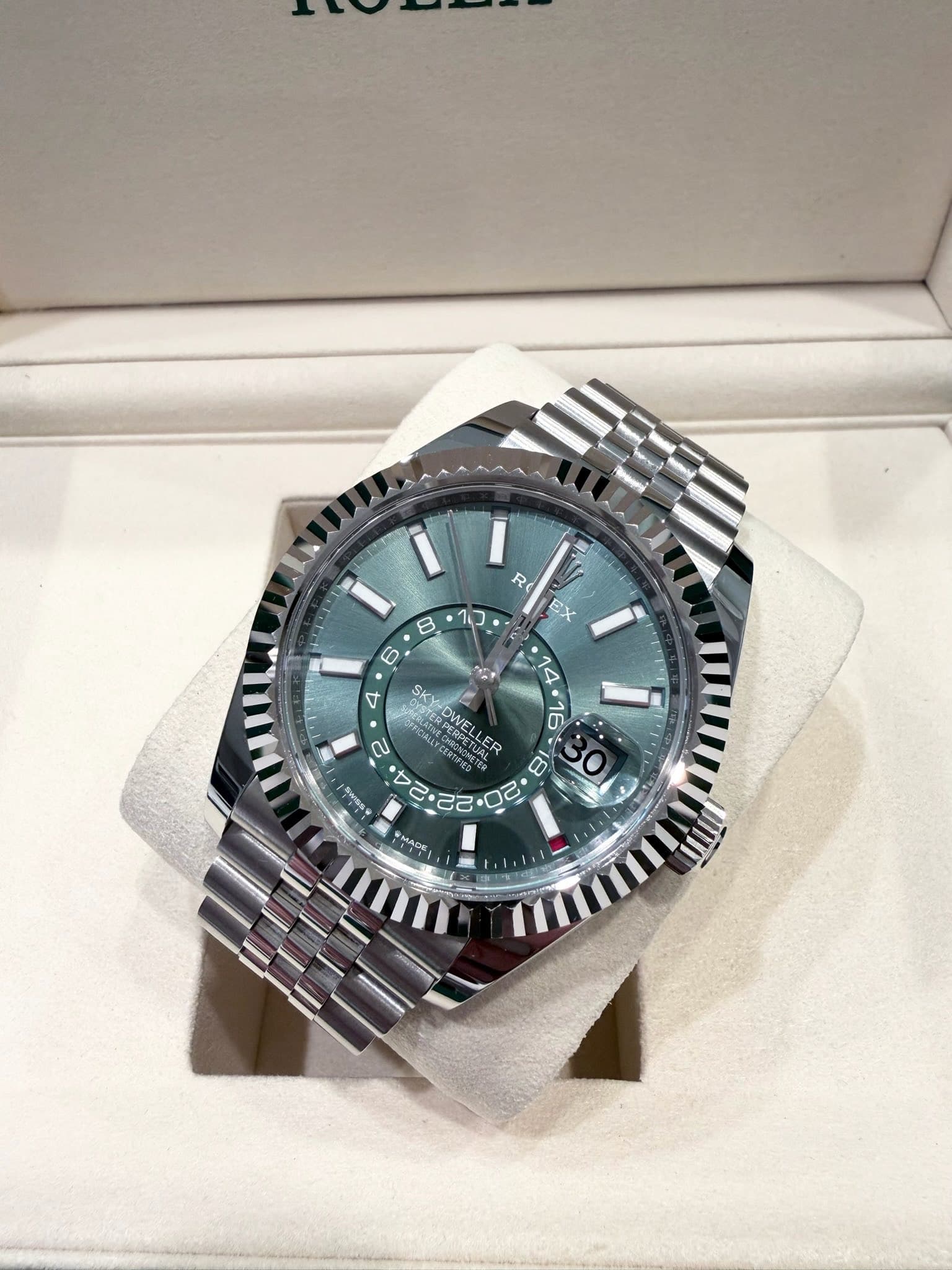 May be an image of wrist watch and text that says 'R EX B 14 16 6 SKY PYEL DWEL 2 サ2・ လူ อ Te LL ER 18 Da MAcE MAC Tu'