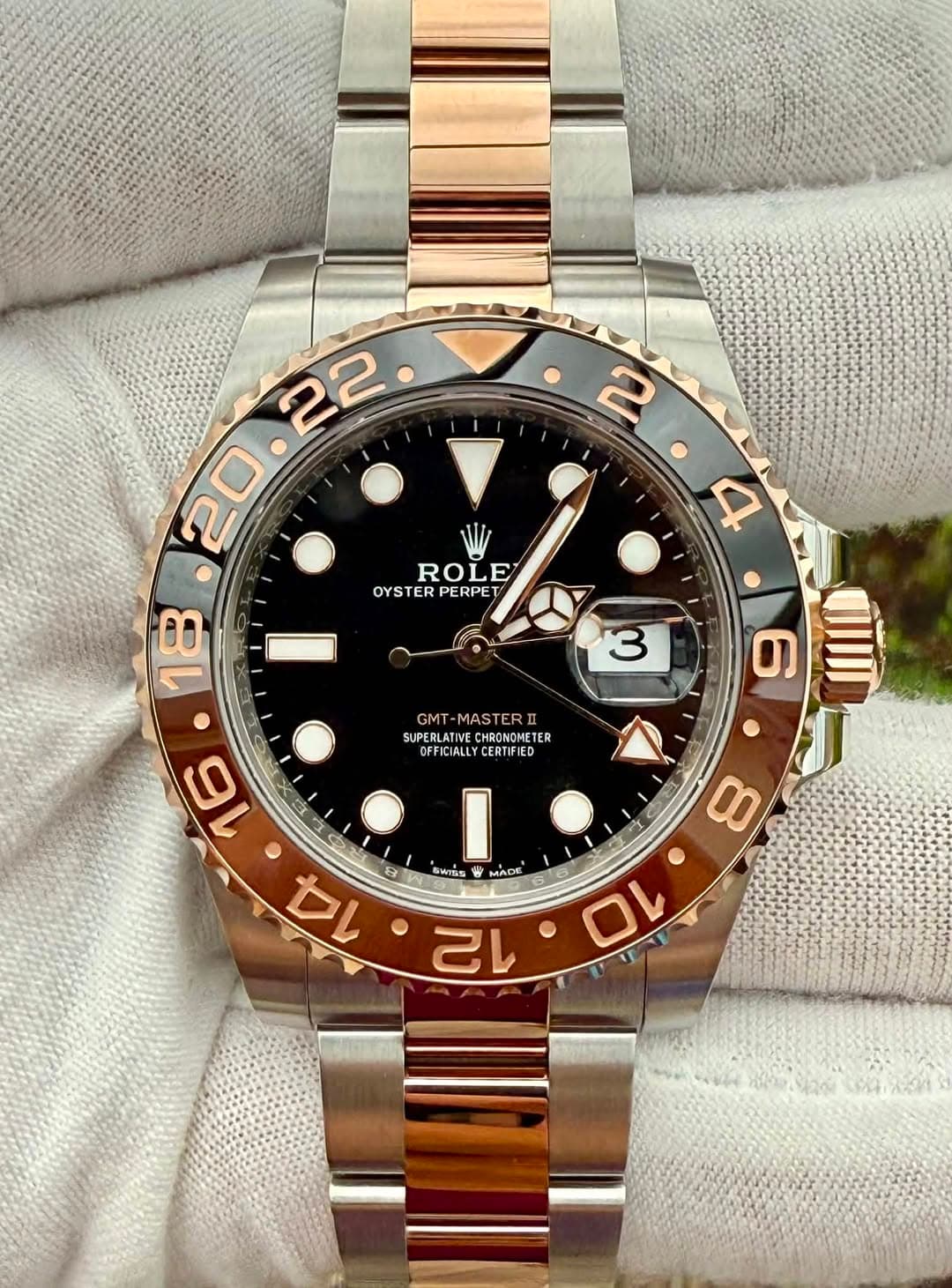 May be an image of wrist watch and text that says ' ROLE OYSTER 4 3 GMT GMT-MASTERII MASTER SUPER SUPERLATIVE CHRONOME NOMETE SUPERLATIVE.CHROMONETER NETE TER OFFICIALLYCERTIFIE…