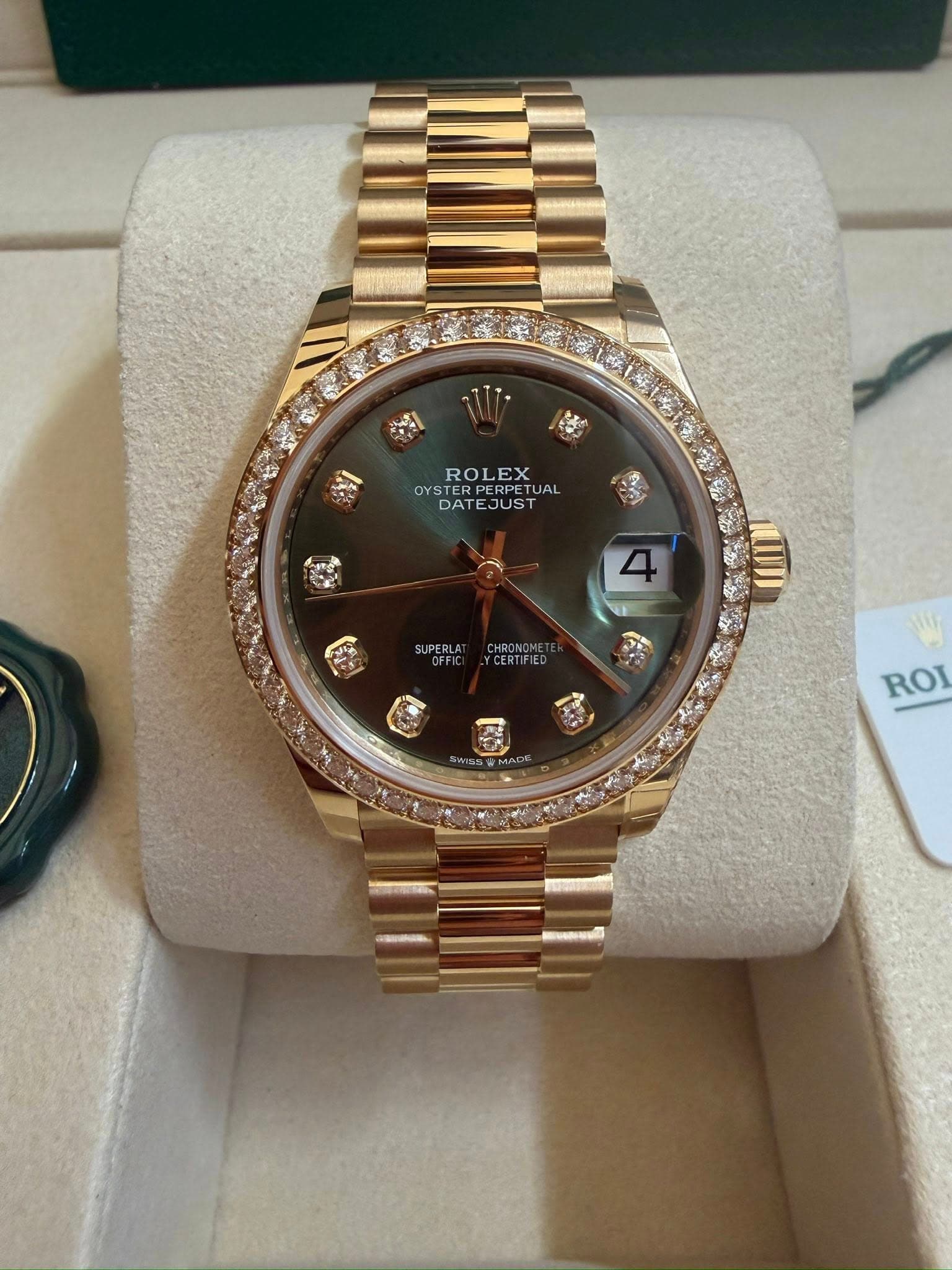 May be an image of wrist watch and text that says 'あ ROLEX DYSTE PERPETUAL UAL DATEJUST JUST DATE 信 ותמ 口 A S M (福 ROI'