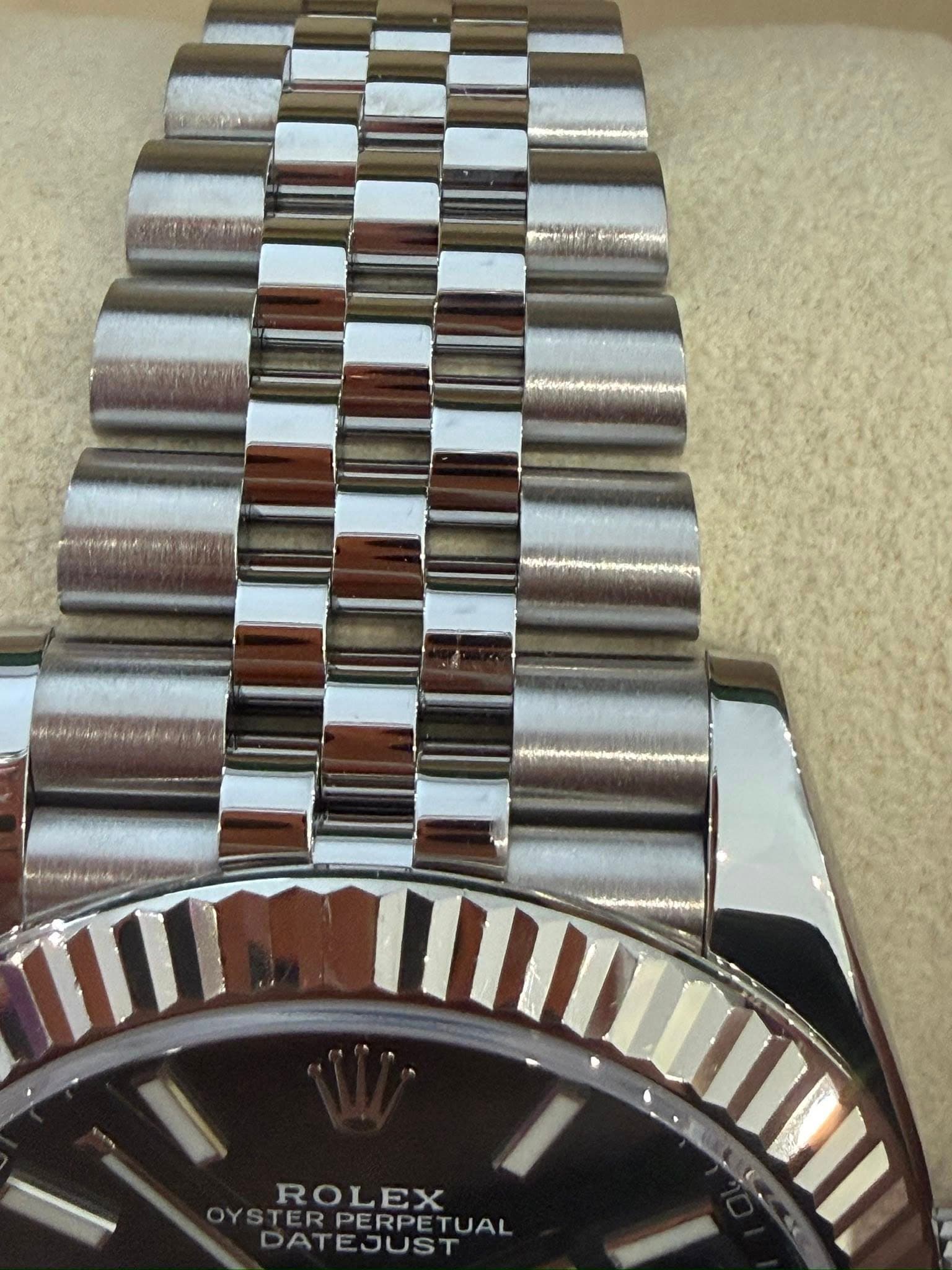 May be an image of wrist watch and text that says 'ROLEX OYSTER YSTERPERPETUA PERPETUAL TUAL DATEJUST DATE EJUST'