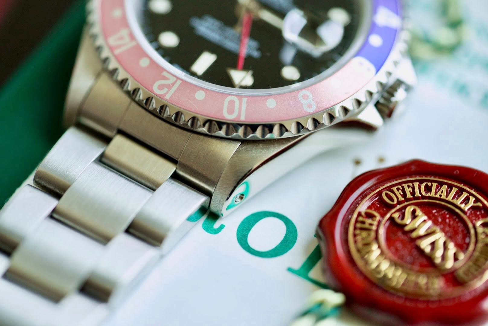 May be an image of wrist watch and text that says 'टा 10 8 ORFICIALLY TH SIVAS ትቃዚት'
