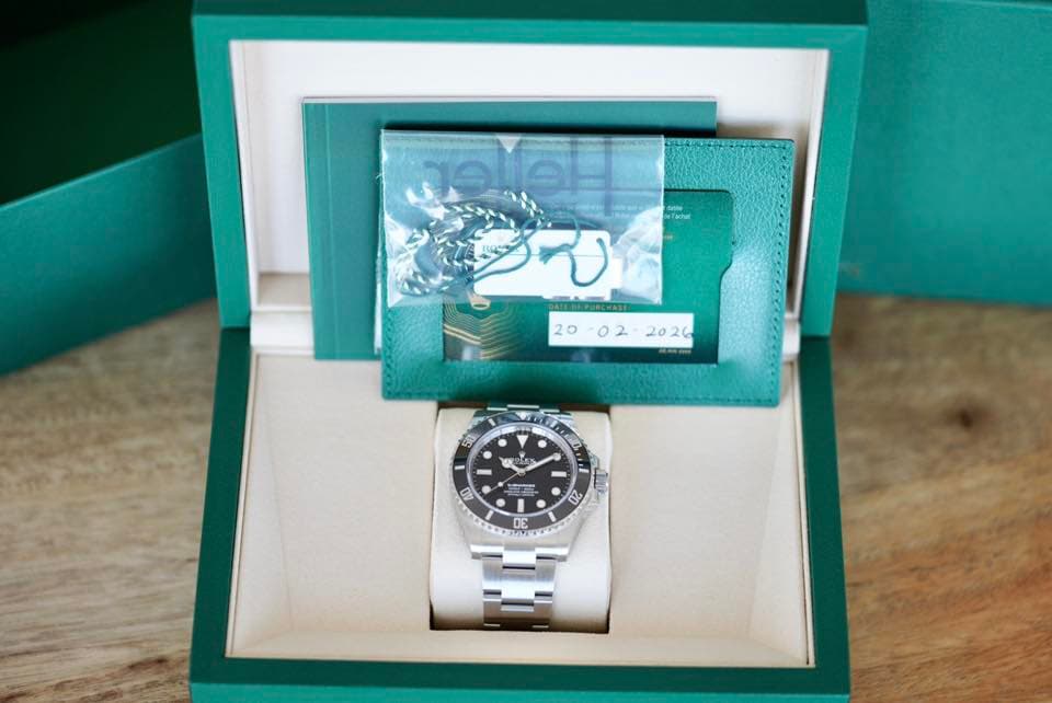 May be an image of wrist watch and text that says 'โดบ A 50 2 S a EN e 40 20 V D0'