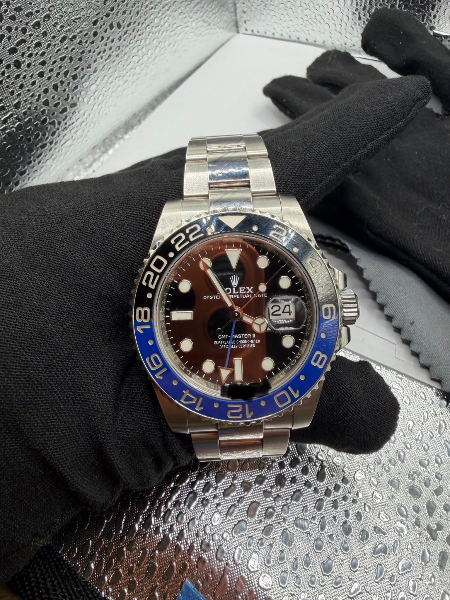 May be an image of wrist watch and text that says ' OYSTE 18 LEX EX RPETUAL TUAL DAT ATE 24 ASSS.P I ០ OMT- ASTERE UPERLAT CлTepиe ณ'