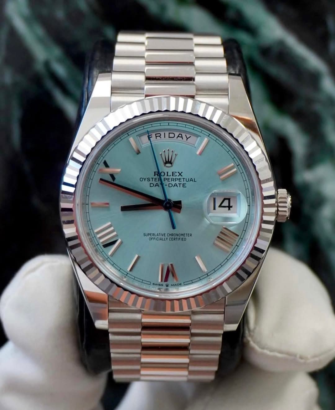 May be an image of wrist watch and text that says 'FRIDAY RIDAY ICFRIDAY L R W ROLEX EX OYSTERPERPETUA PERPETUAL PERPET TUAL OYSTER DA-DATE DA -DATE II 14 SUPERICLLFCER TIN…