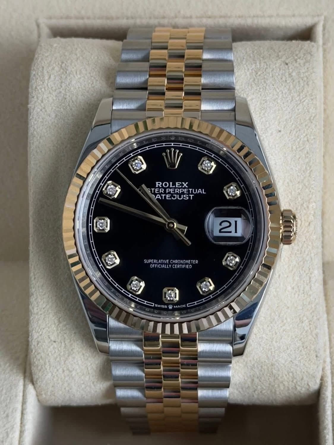 May be an image of wrist watch and text that says 'ROLEX STER TERPERPETUAL TUAL DATEJUST 1ញ) 21 PERLATIVECHRONOMETE LL CHRONOMETER OFFICIALLYCERTIFIED I ា 他 ซ'
