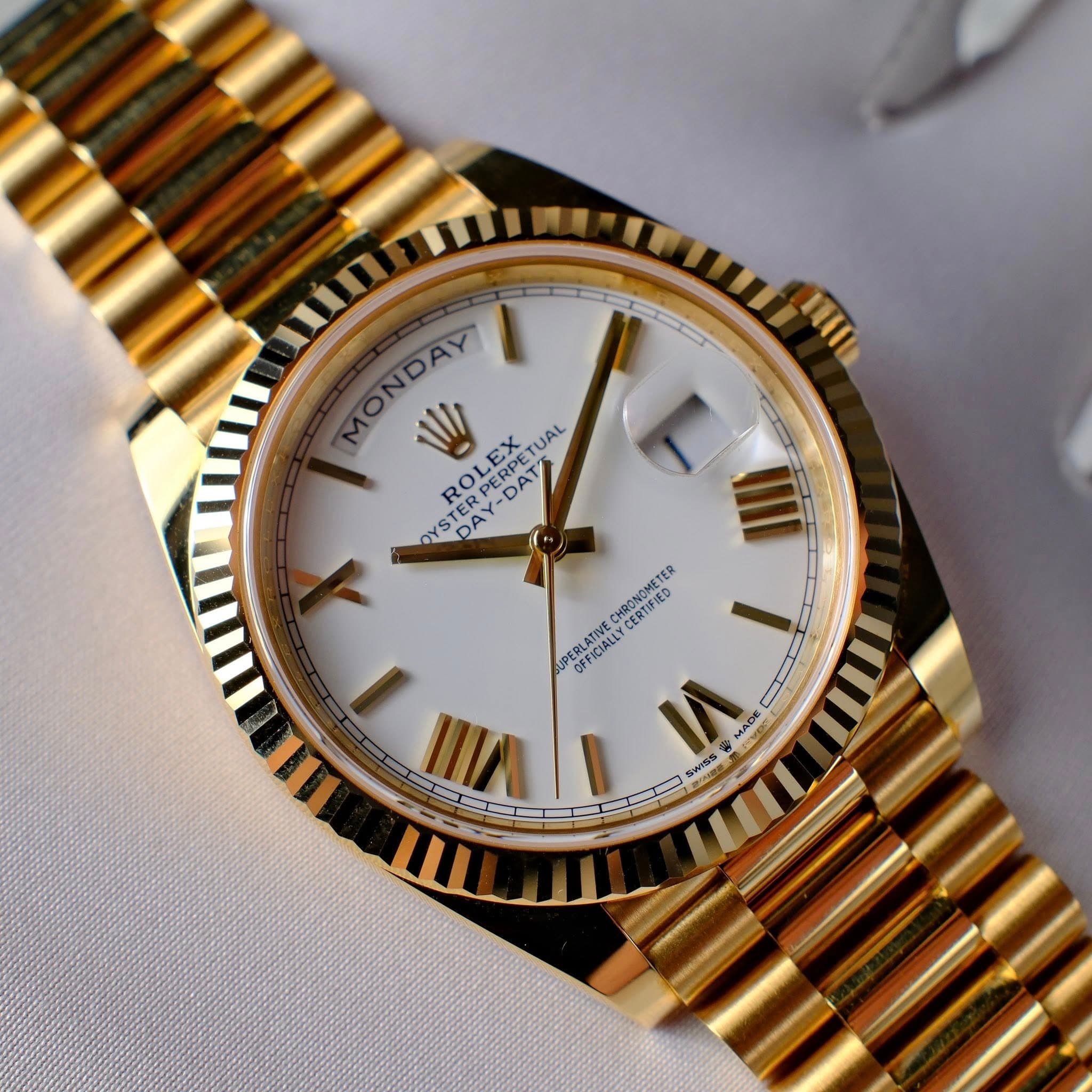 May be an image of wrist watch and text that says 'MONDAY MO YSTERPERPETUAL EX EXTUAL UAL RO DAY-DATZ YSTAY-DAT ROLE L OYS DAN OL ERPETX -DAT DAT DAY IIII ٧ CERTIFIED I II…