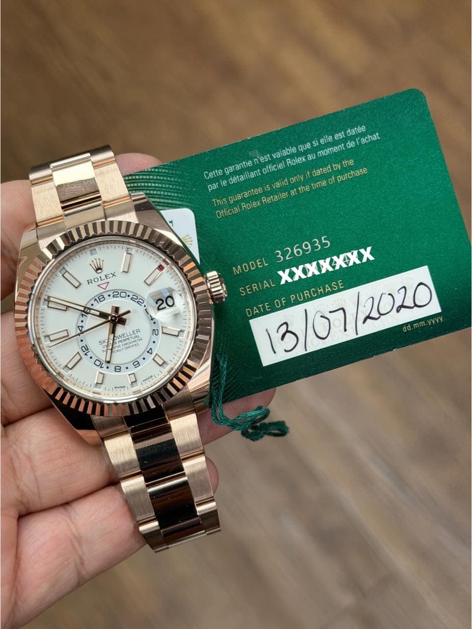 May be an image of wrist watch and text that says 'elle est datée l'achat Cette detaillant officiel garantie 'est valable Rolex ques momento de only time purchase the dated par…