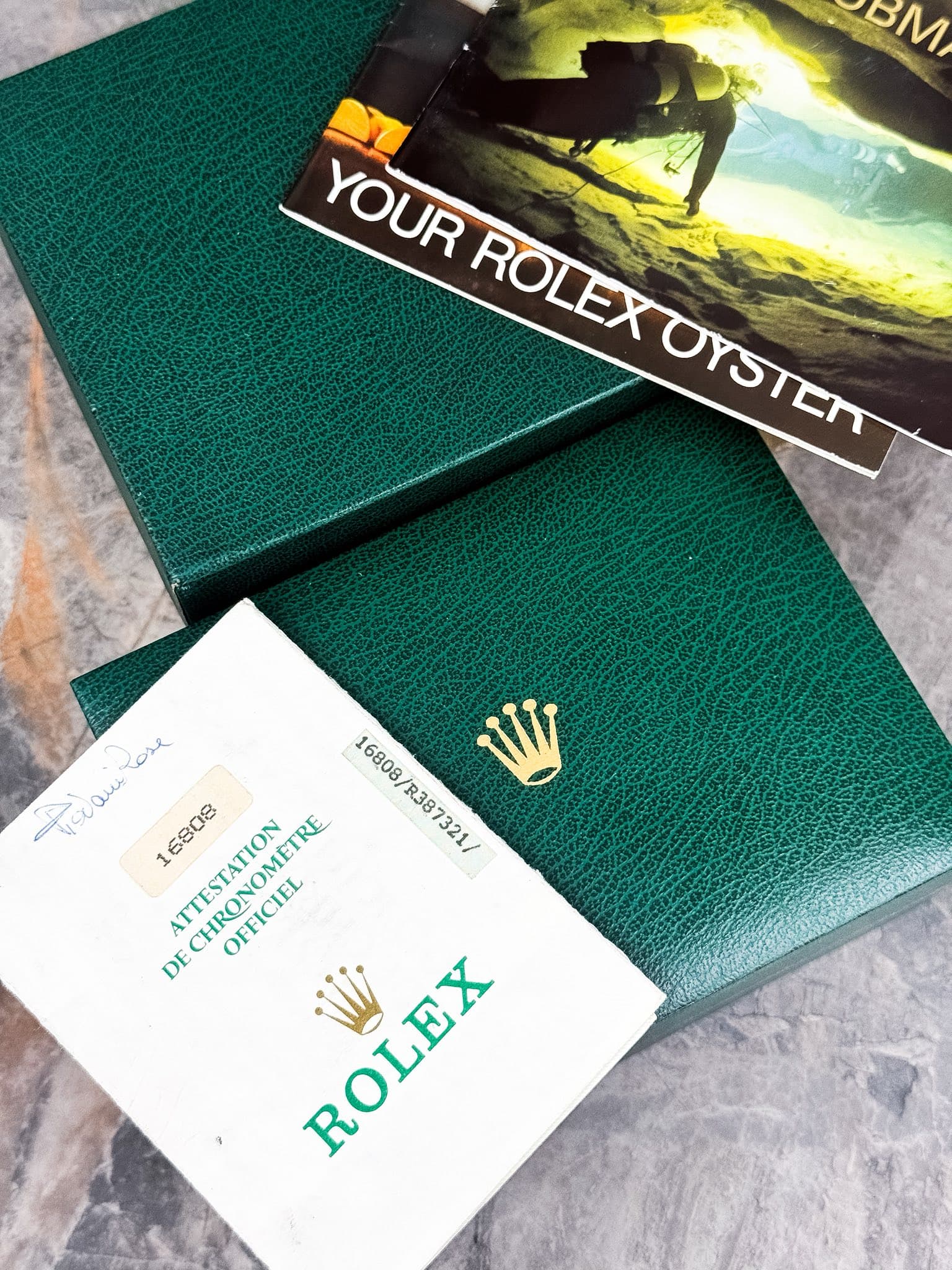 May be an image of wrist watch and text that says 'BM YOUR ROLEX OYSTER ل Vecamtore yEL au 0え /R387321/ R387321/ yecau 1 6808 ITESTATION CHRONOMETRE OFFICIEL Dr ROLBX ROLEX'