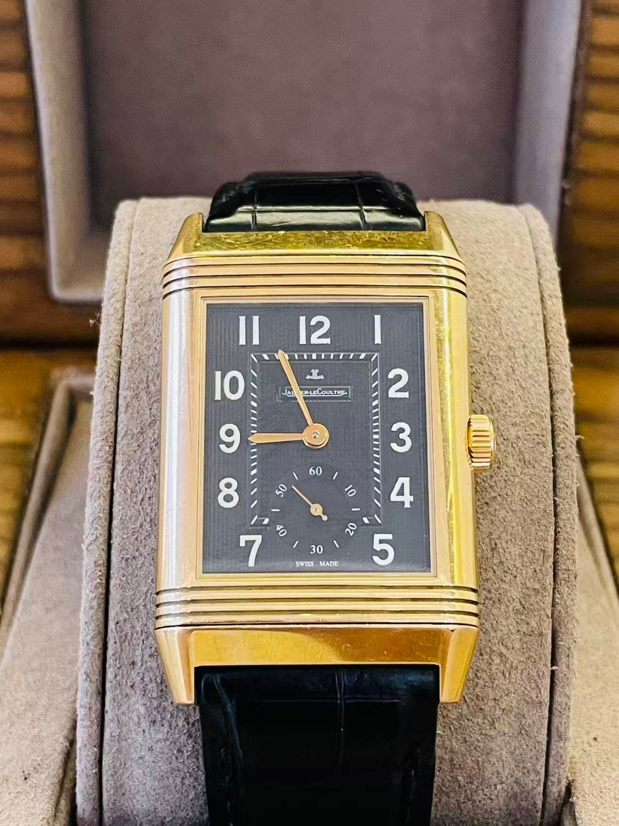 May be an image of wrist watch and text that says 'II 12 I JAl I0 BHLECOULTPE 4o 7 30 SWESS MADE 20 5'