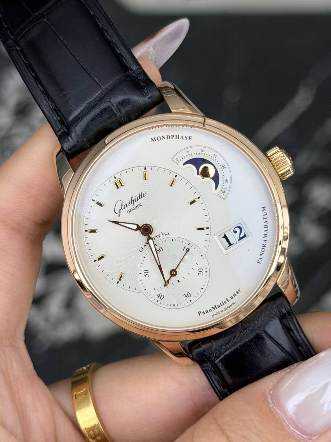 May be an image of wrist watch and text that says 'MONDPHASE .. I 0. ? oz สจีทีา 1 1 n I I Glashitte lashutte ORIGINAL I TESA GLA 50 ١ 50 I o 12 ខ PANORAMADATUM 20 40 30…