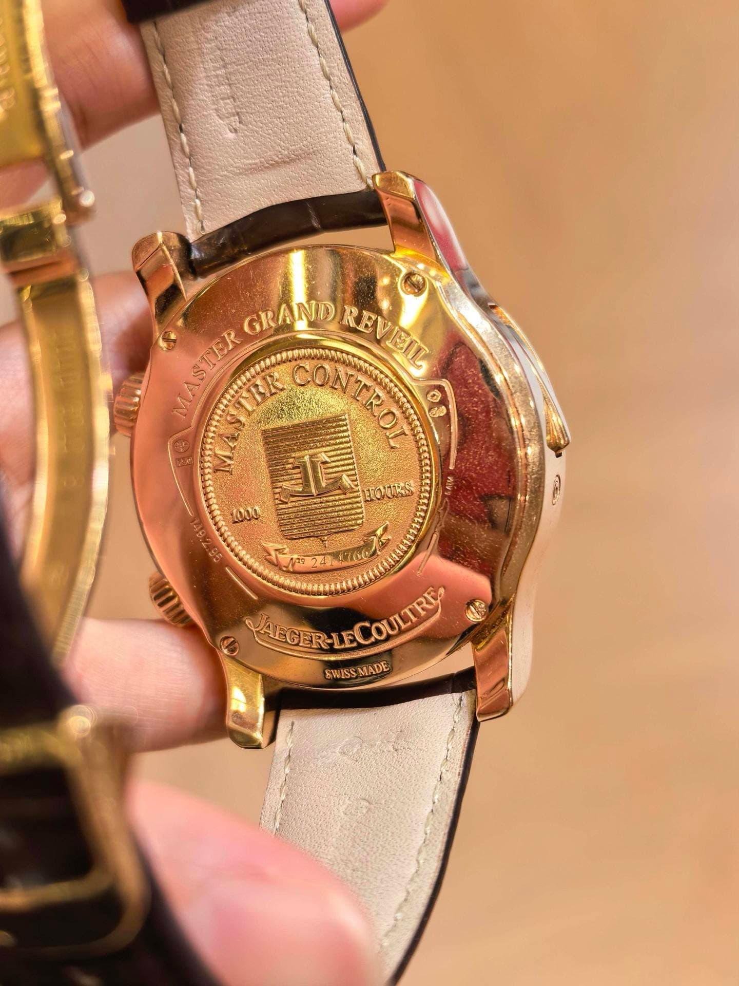 May be an image of wrist watch and text that says 'GRAND REVEIL ELL MASTER MASTIR IBR CONTROT TER 頂 10 HOUES Mlvry 1000 O သ LA JAFGER-L JALGER-UBCOLLTRE COULTRY SWISSMADE SWISS…