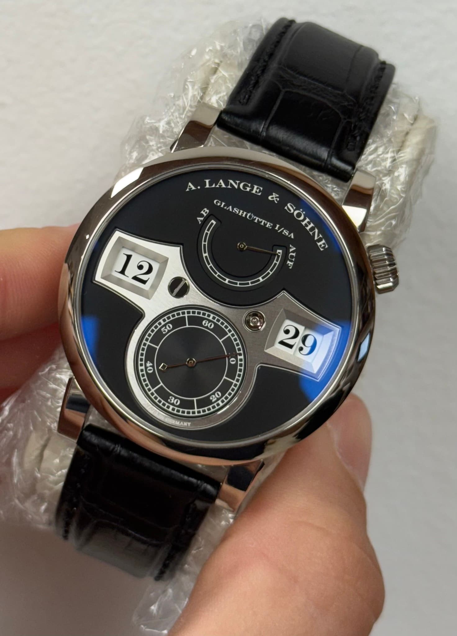 May be an image of digital watch and text that says 'A A.LANGE LANGE GLASHUTTEI/SA SÓYING SOHNE で 1/ OF 0 0 @ ·· MANY'