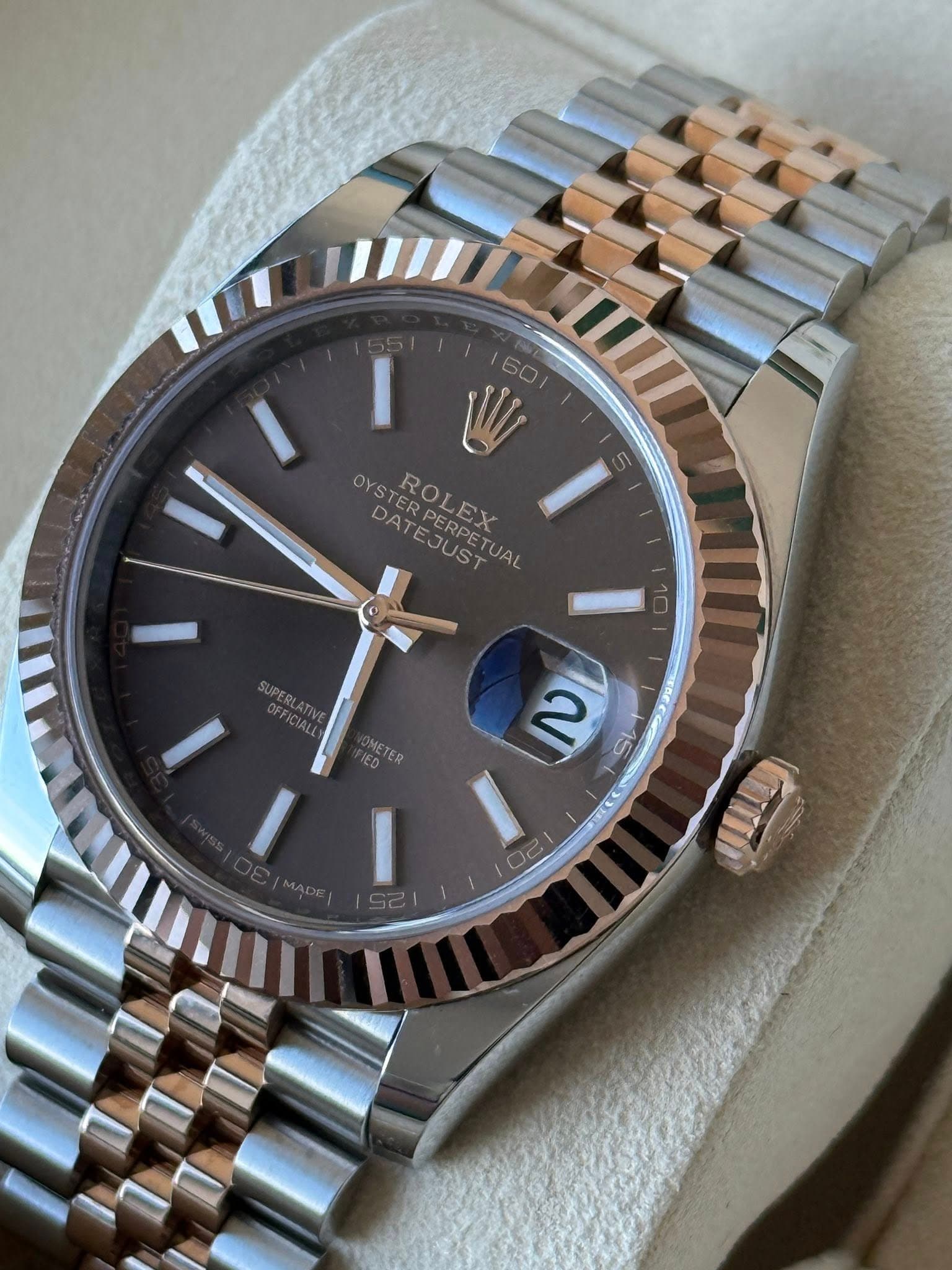 May be an image of wrist watch and text that says '60 世 OYS OYST STERPERPE DATEERPETUAL DAT STERPEUX DATEJUS ROLEX I 5 TEJUST PERPETUA OYSTERPERPETUAL PEDOCTIO UAL PERPET ال の E…